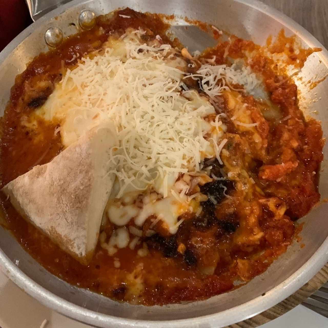 lasagña de carne en salsa roja