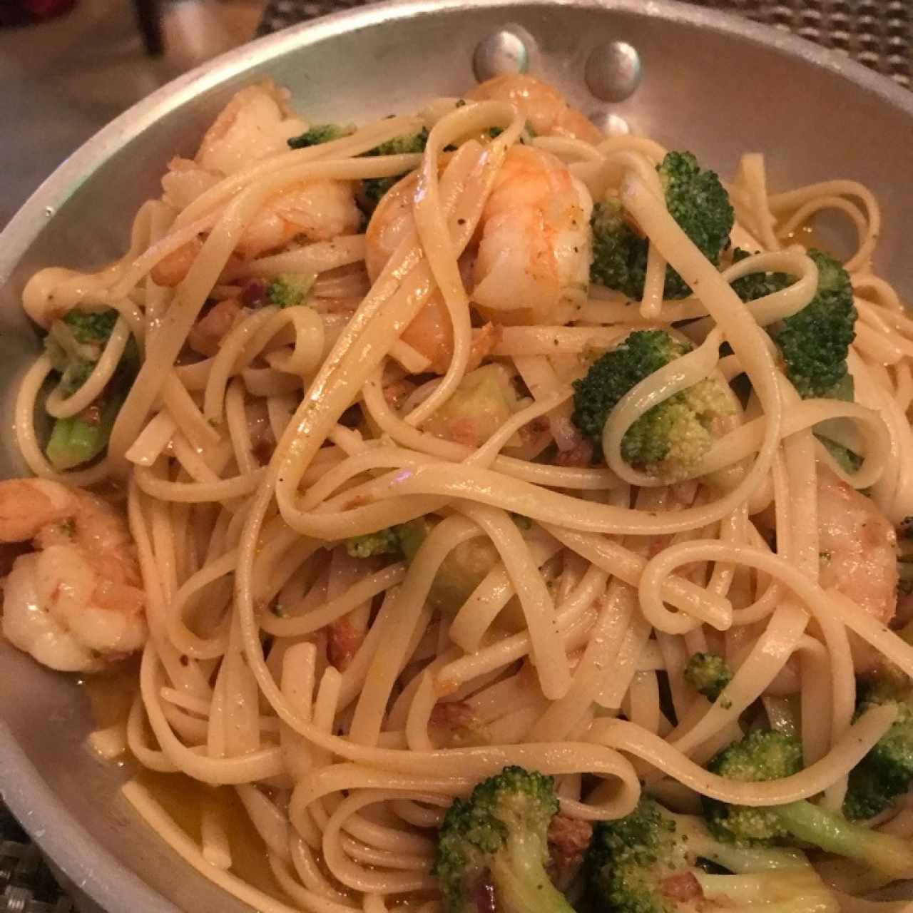 Linguini con Camaron y Brócoli