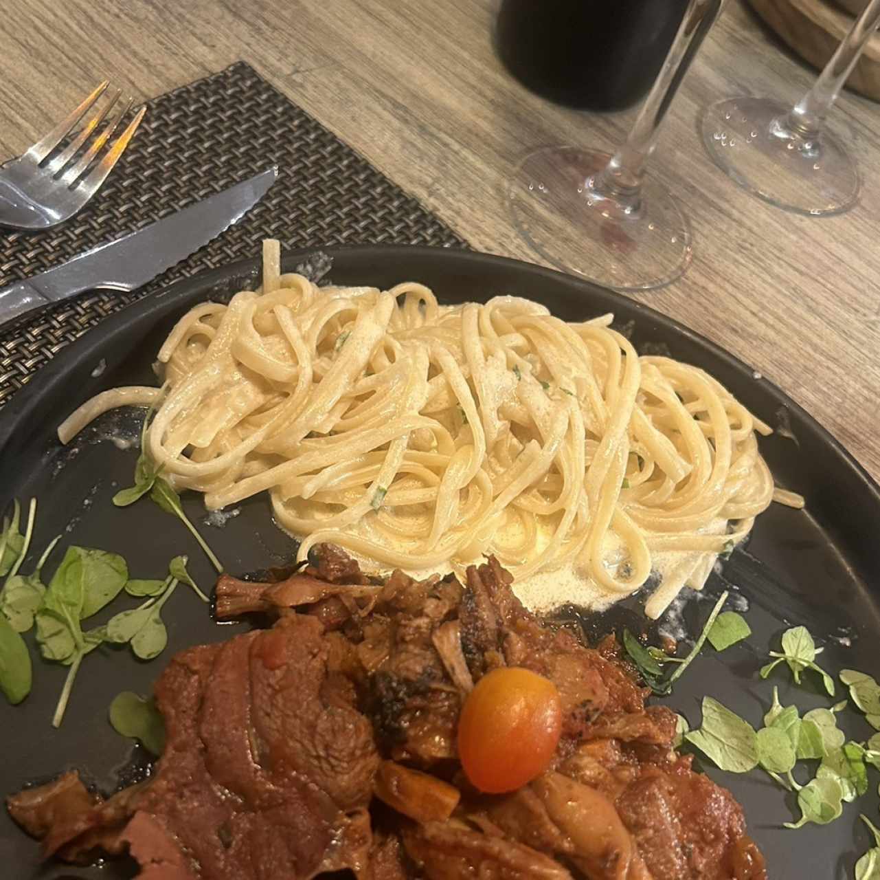 Ossobuco de Res con Linguinni a la Crema