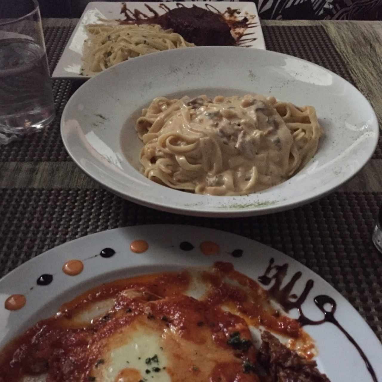 Cotoletta de Pollo a la Parmesana + fetuccini a la strega + extracotto linguini a la 4 quesos