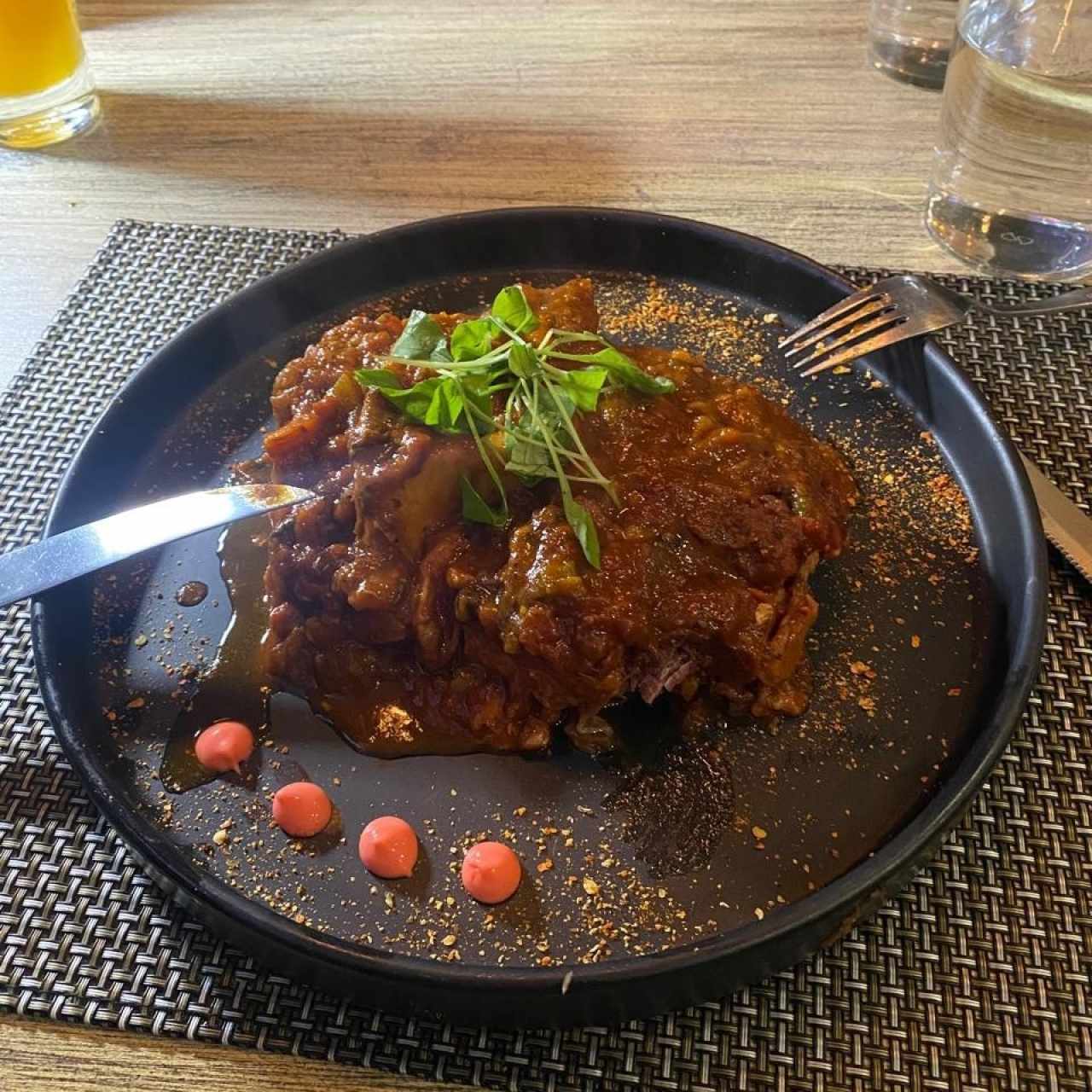 Ossobuco de Res con Linguinni a la Crema