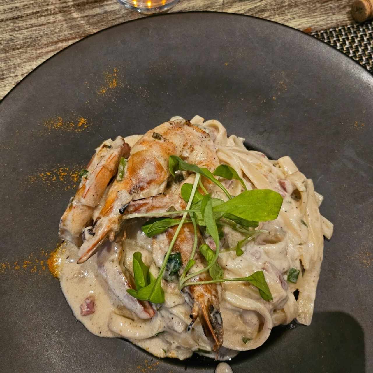 fwtuchini Alfredo con langostinos