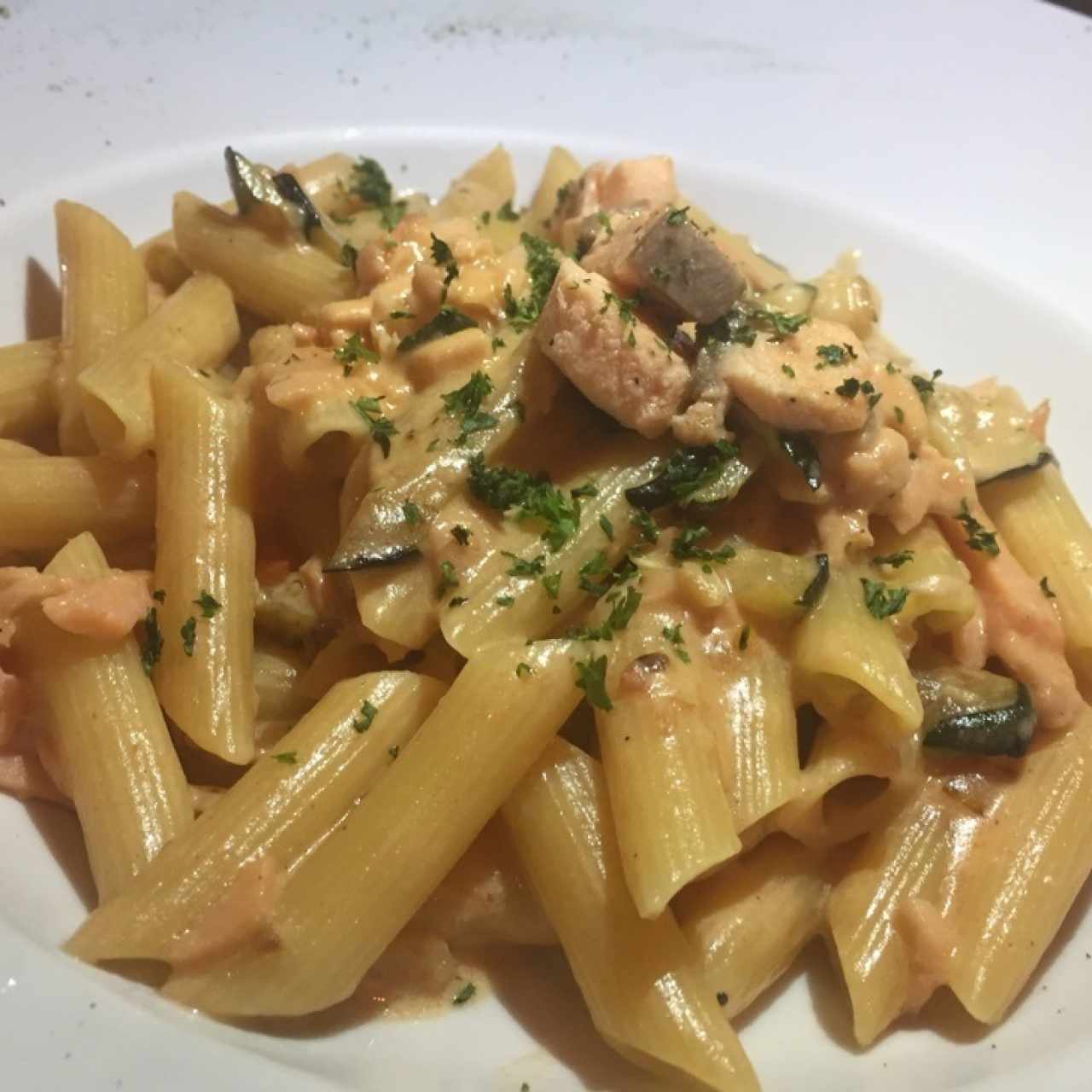 Penne con Salmón y Zucchini