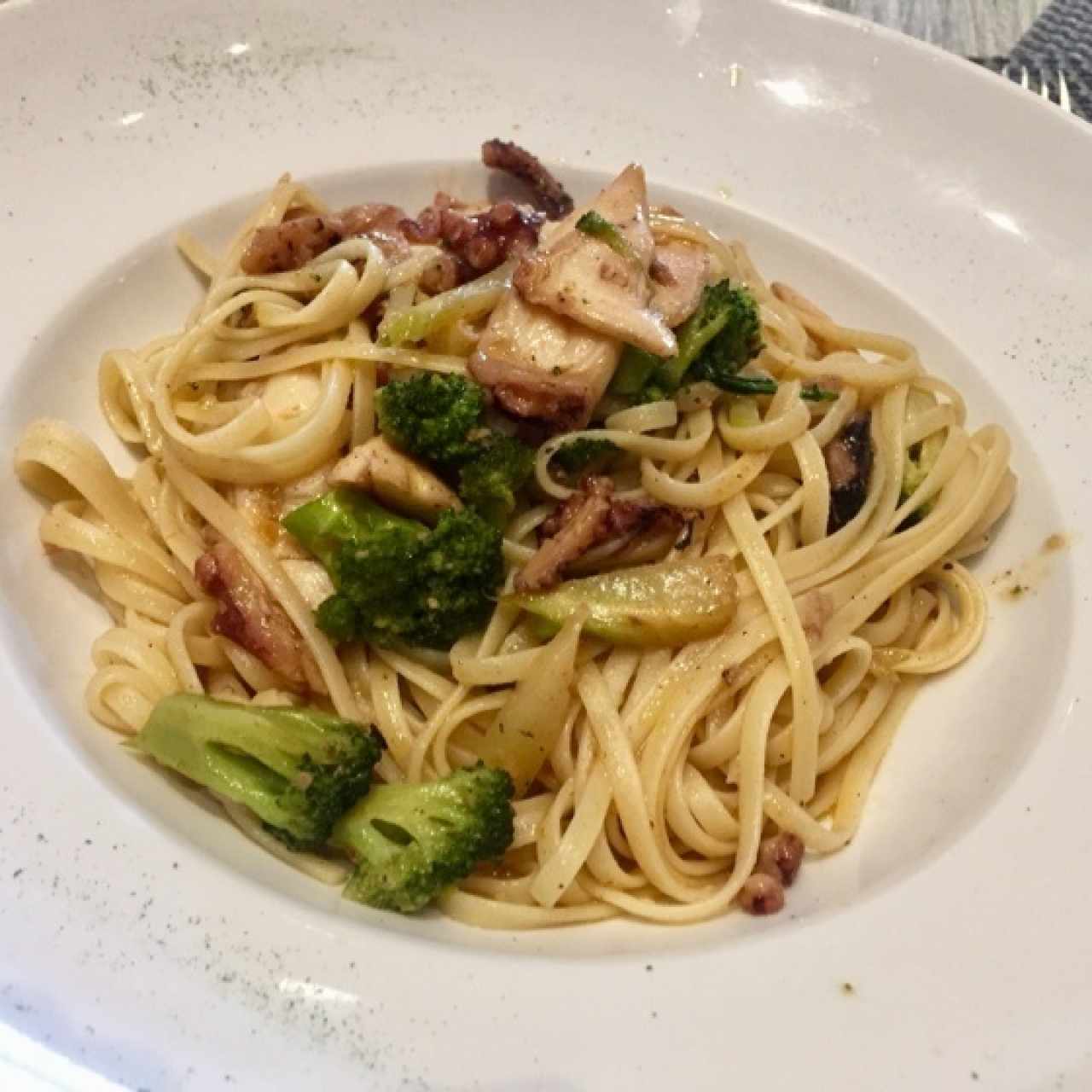 Linguini con Pulpo y Brócoli