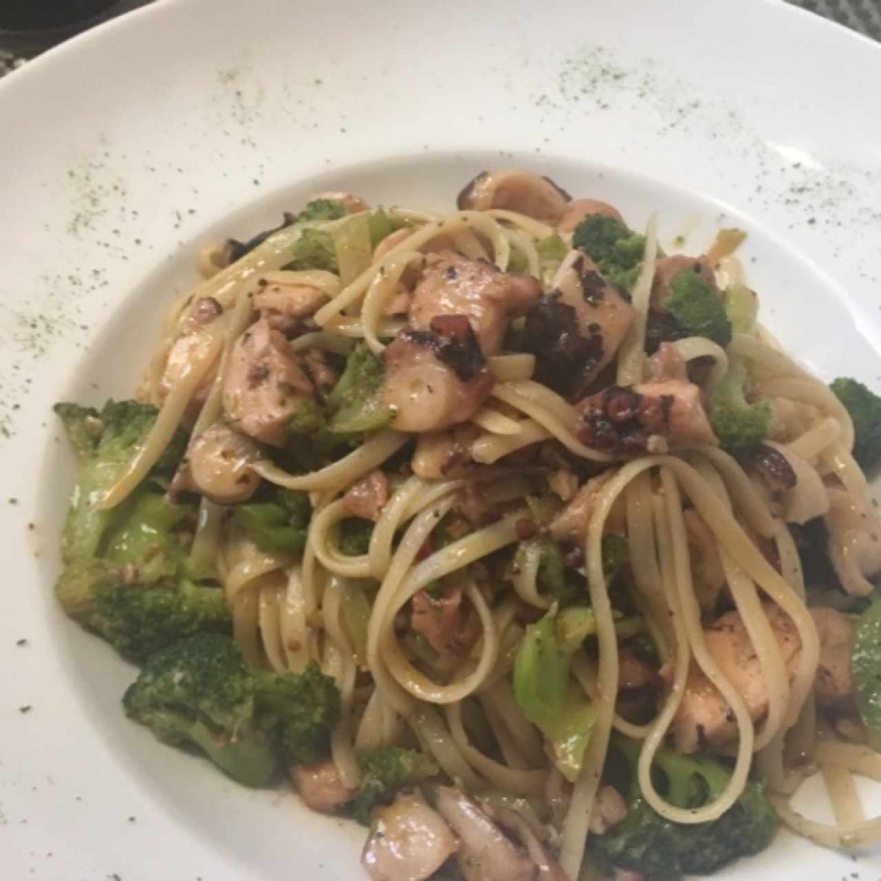 Linguini con Pulpo y Brócoli