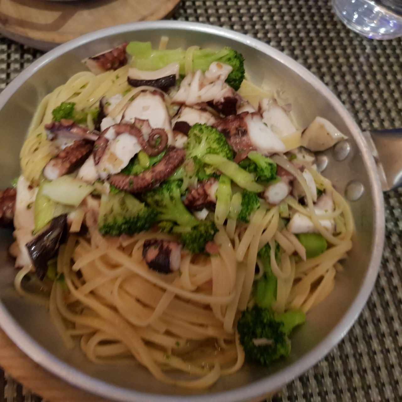 fettuccine con pulpo y brocoli