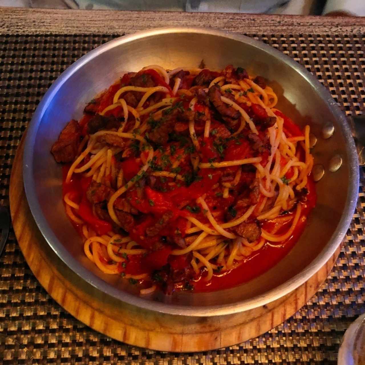 spaghetti de Carne Salteado Al Fileto Di Pomodoro