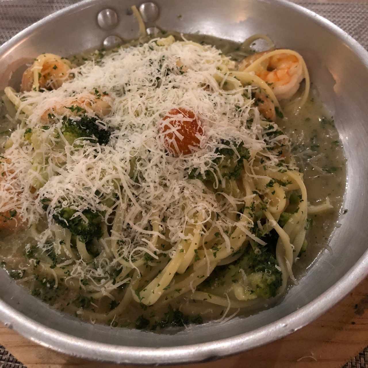 Linguino con brocoli y camarón