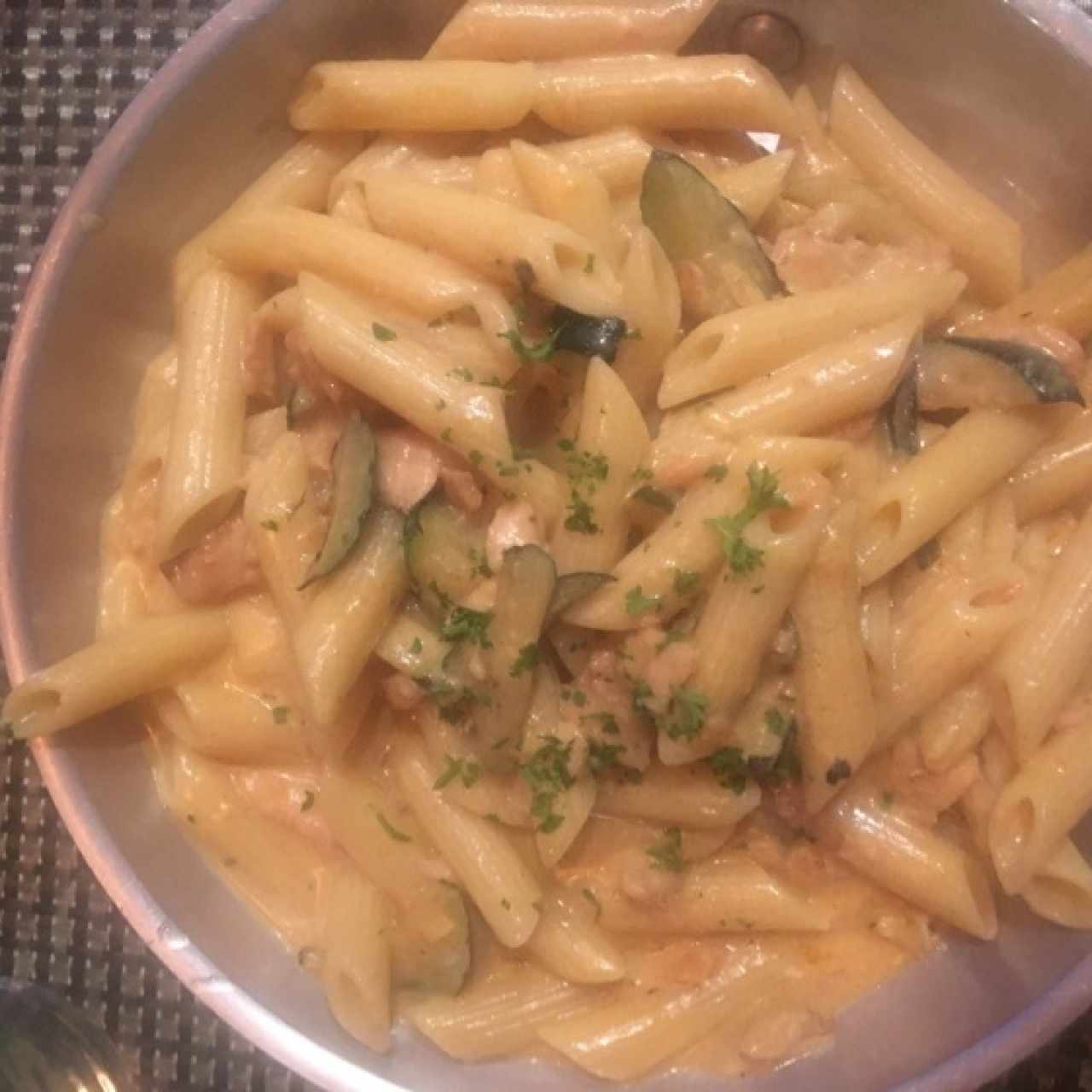 Penne con Salmon y Zuchinni