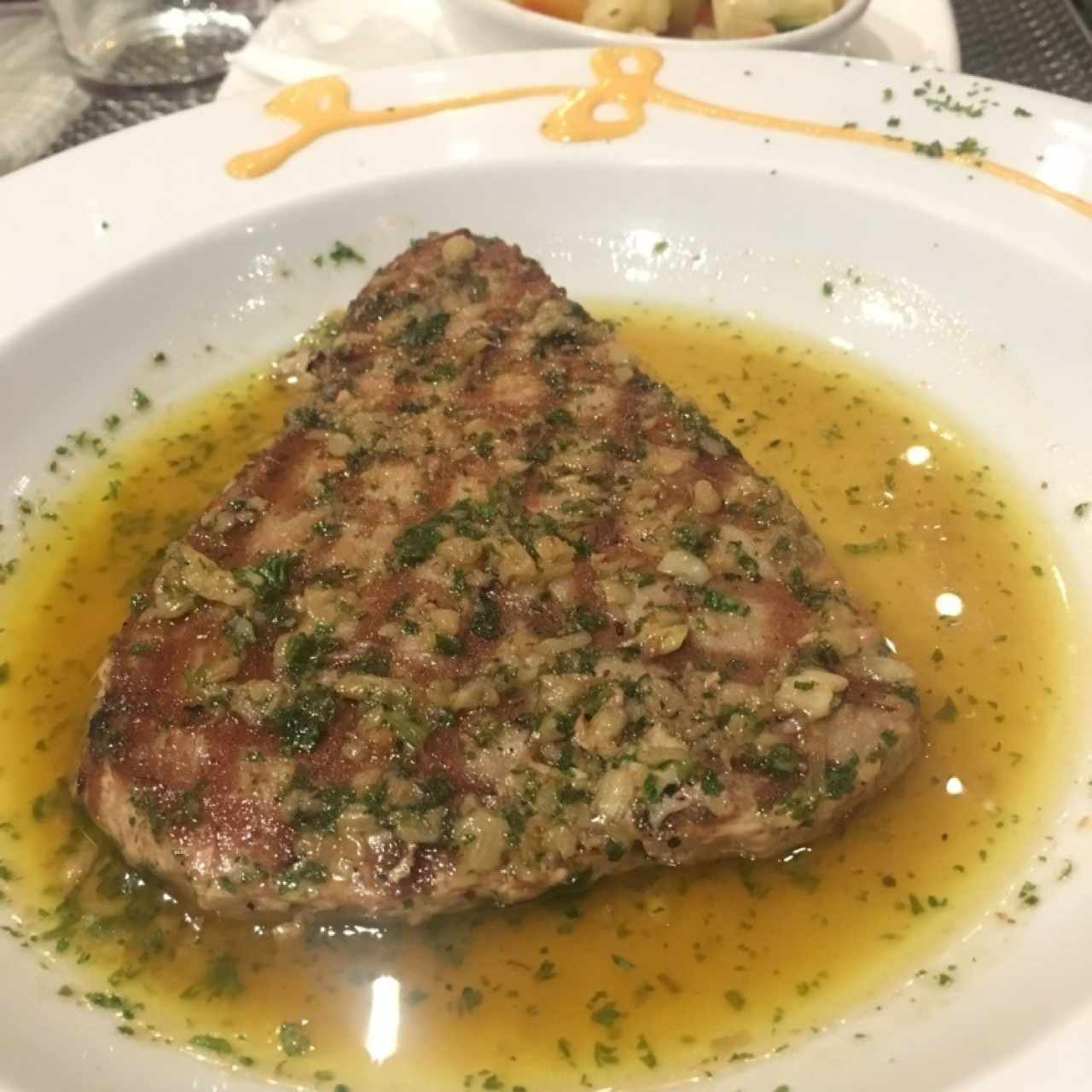 Lomo de atun al ajillo