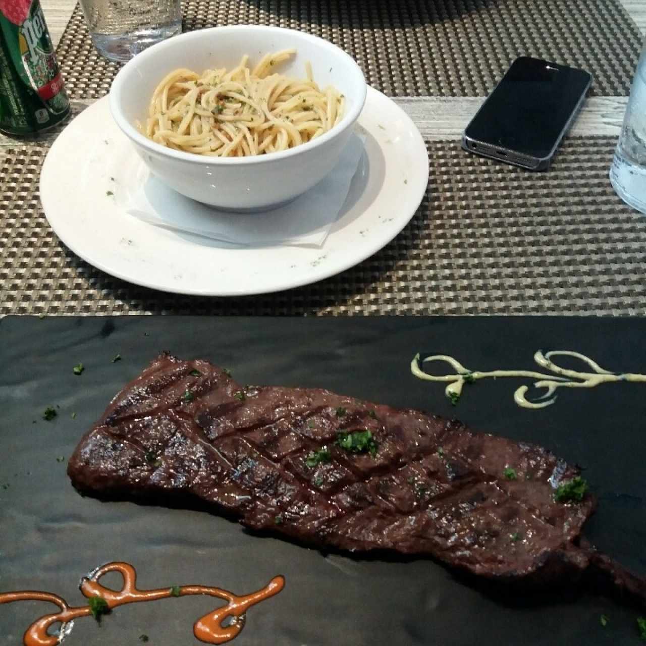 Entraña y pasta al oleo