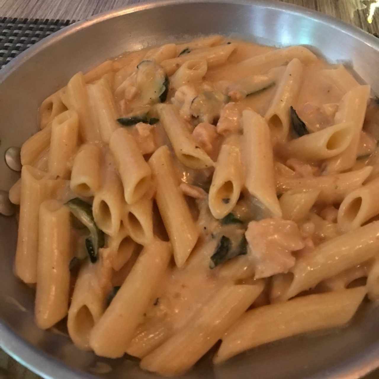 Penne con Salmon y Zuchinni