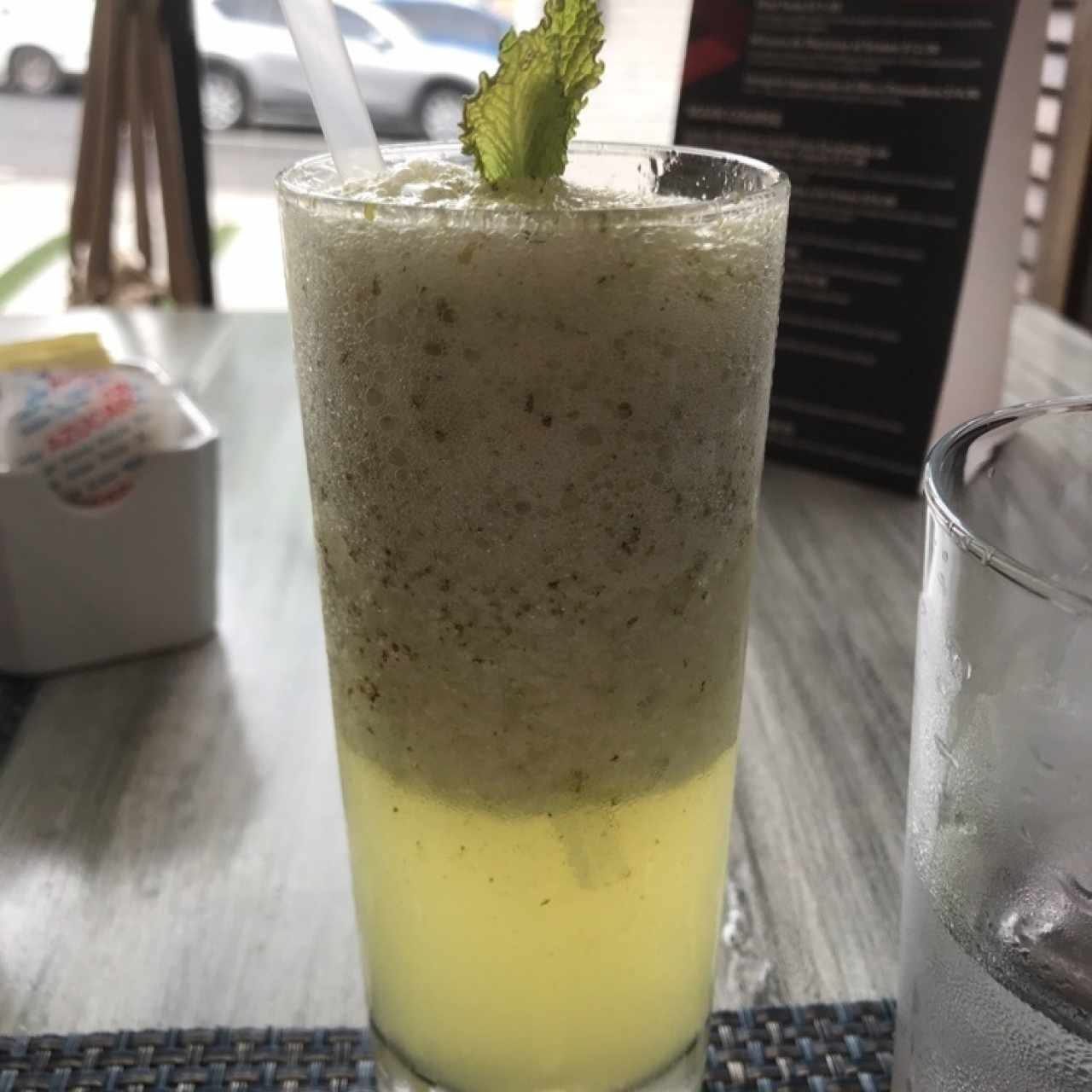 Limonada con hierba buena