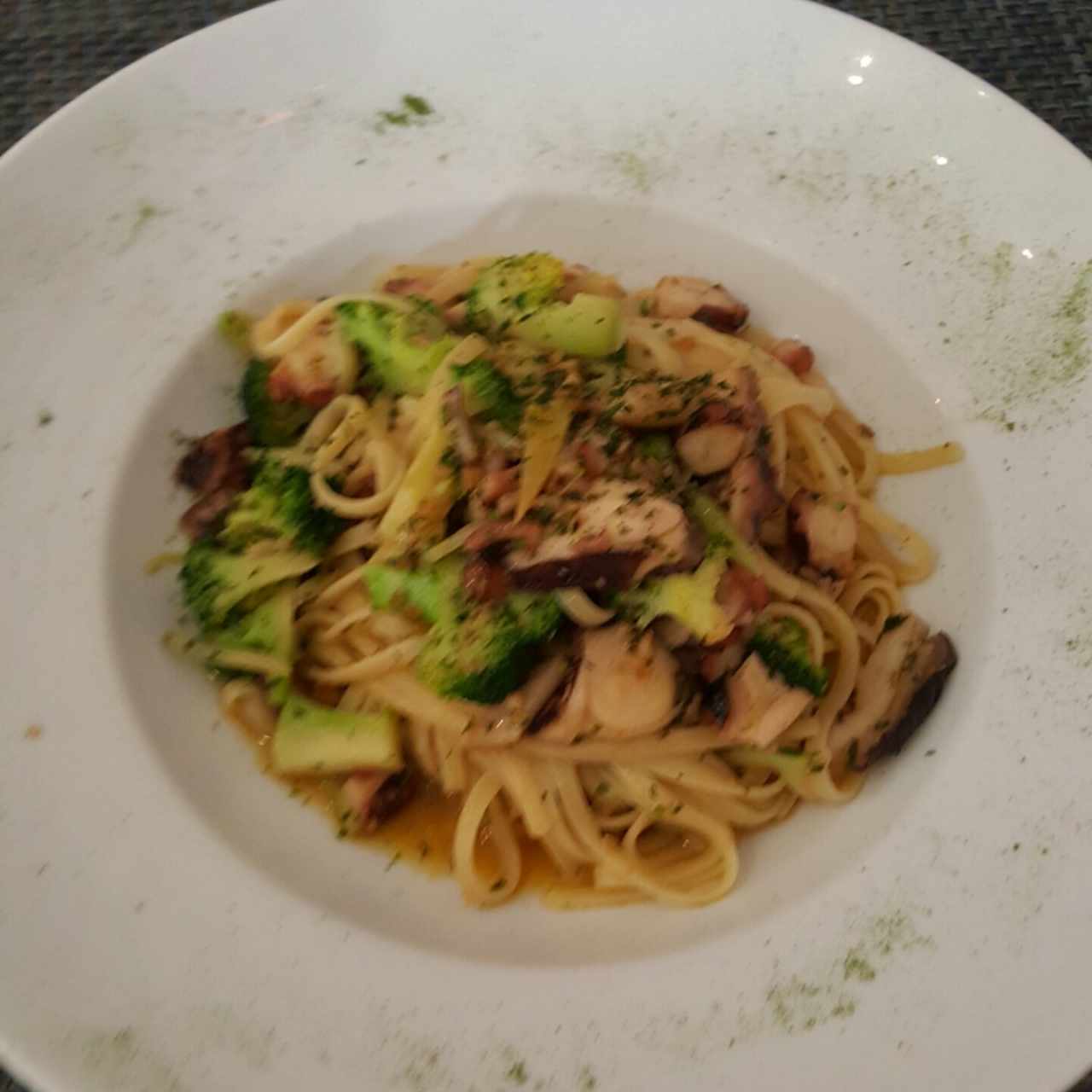 Linguini con Pulpo y Brócoli