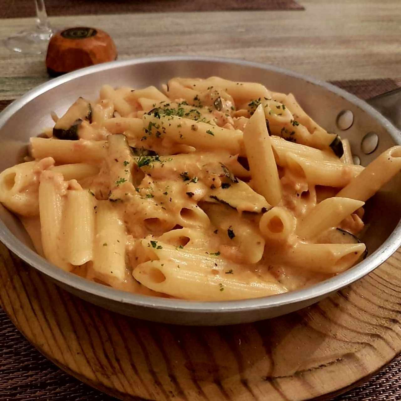 Penne con Salmon y Zuchinni