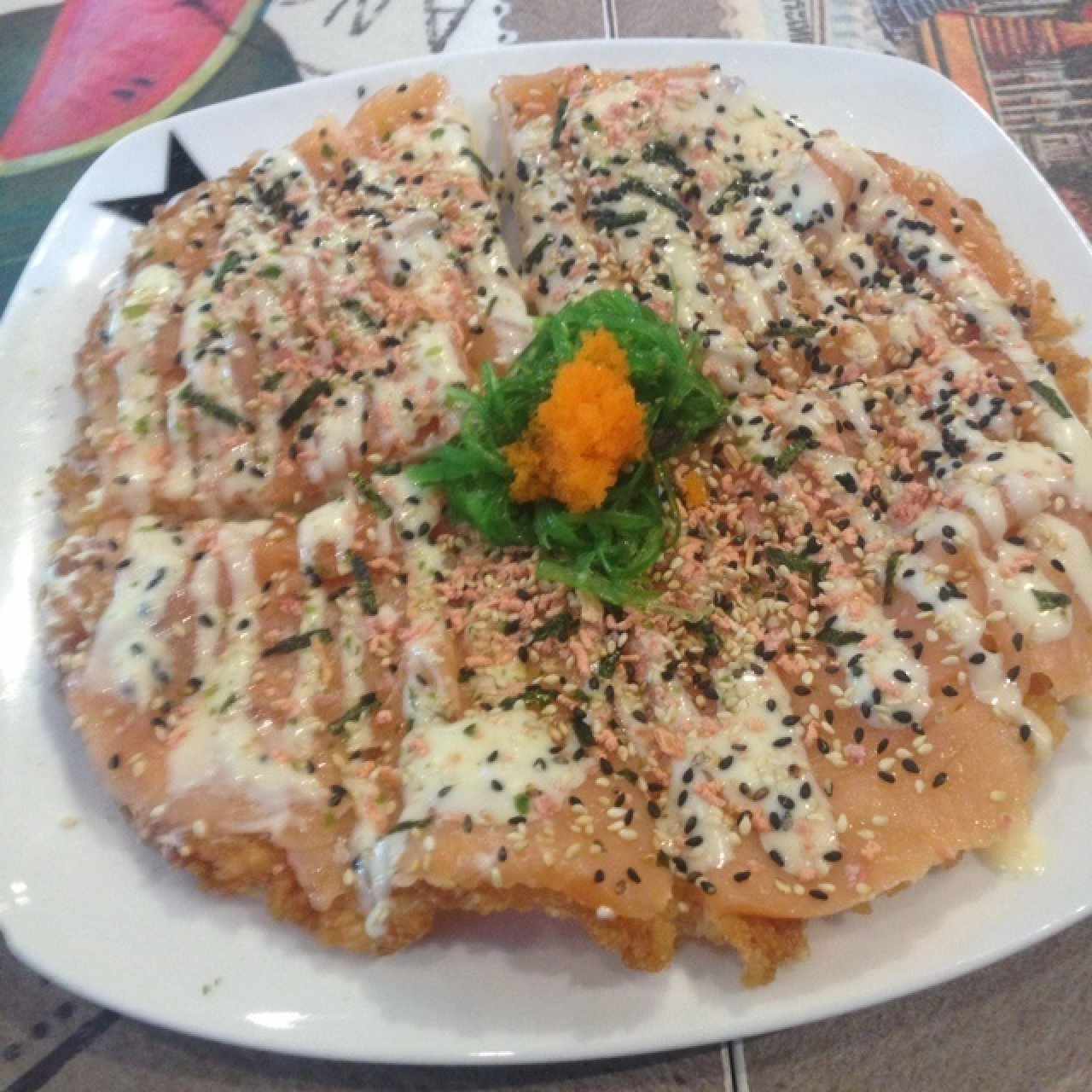 Sushi pizza de atún