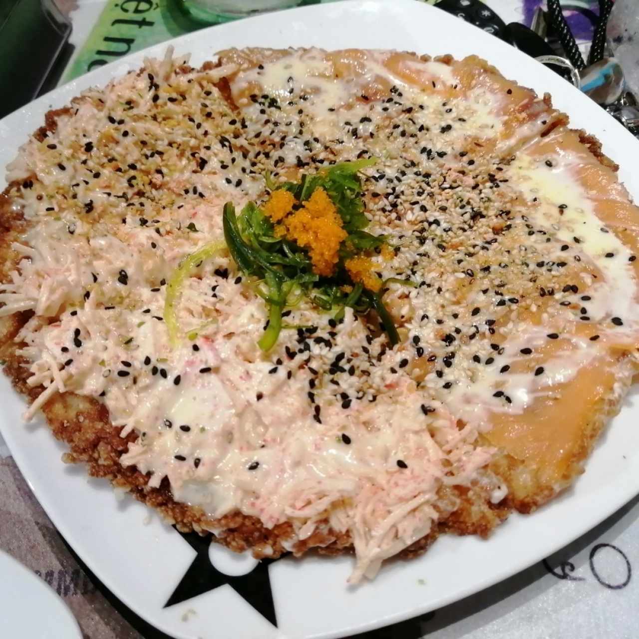 Pizza de salmón y cangrejo