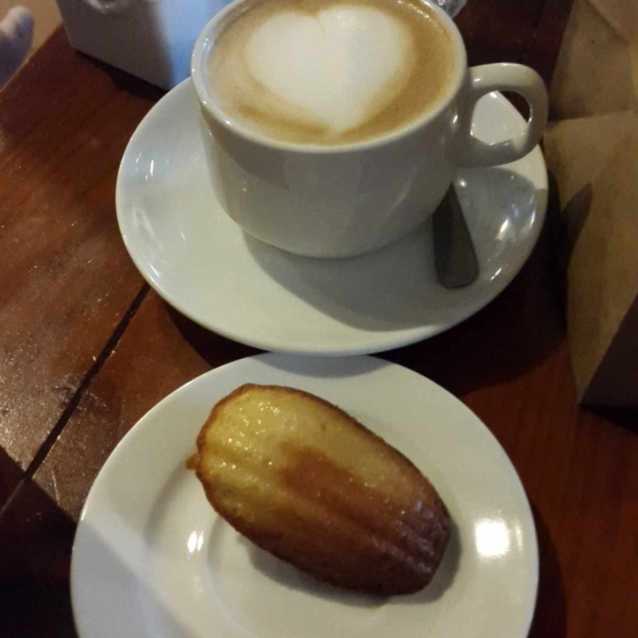 capuccino y madeleine