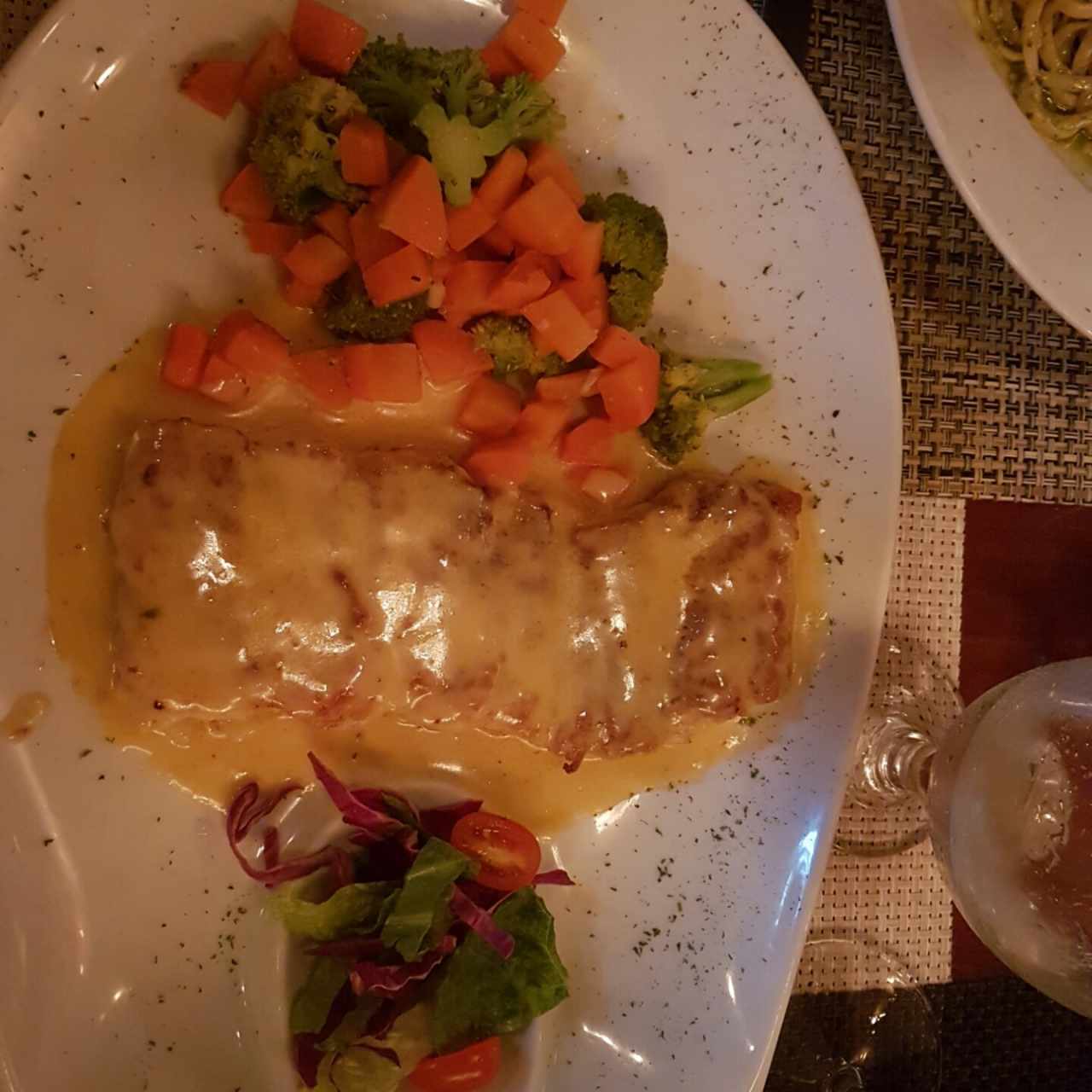 Filete de Corvina al vino blanco