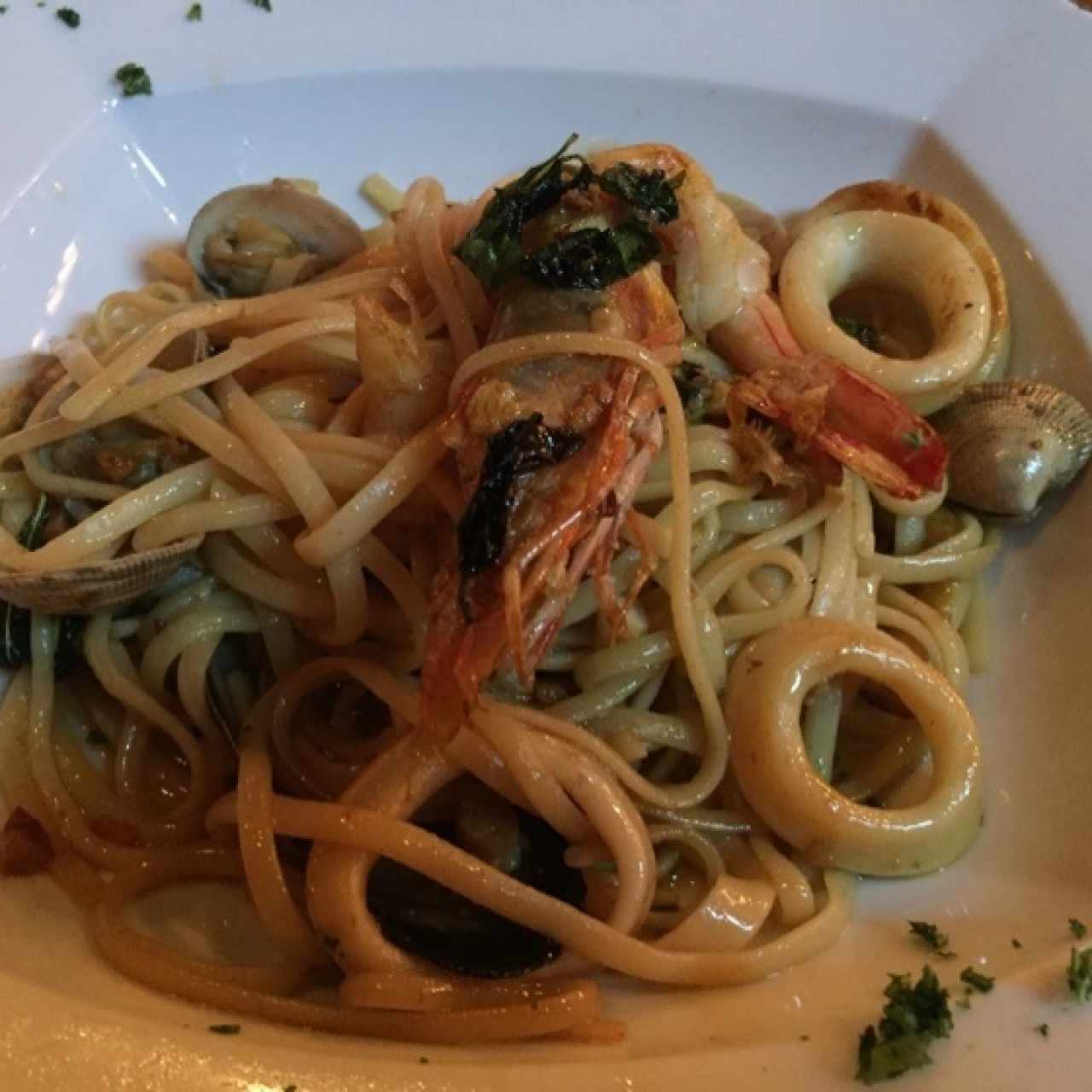 Frutti di Mare en linguini