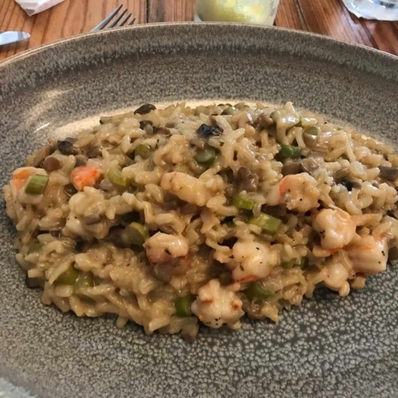 Risotto de hongos y espárragos con langostinos (extra)