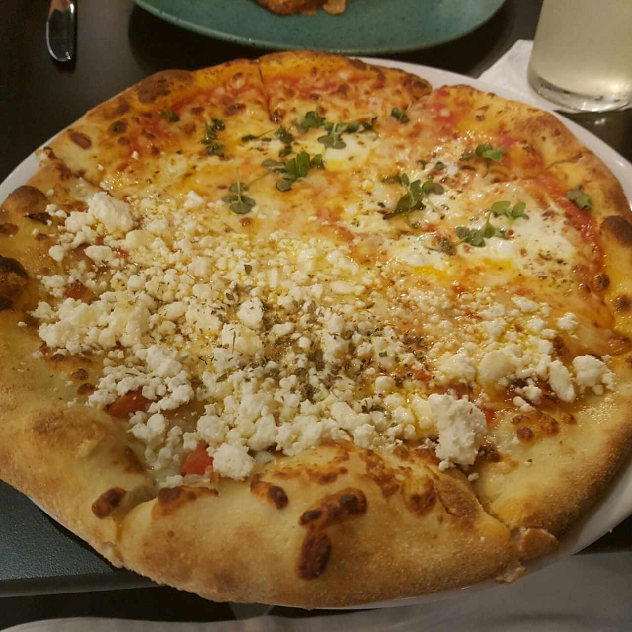 pizza de queso feta (combinada)