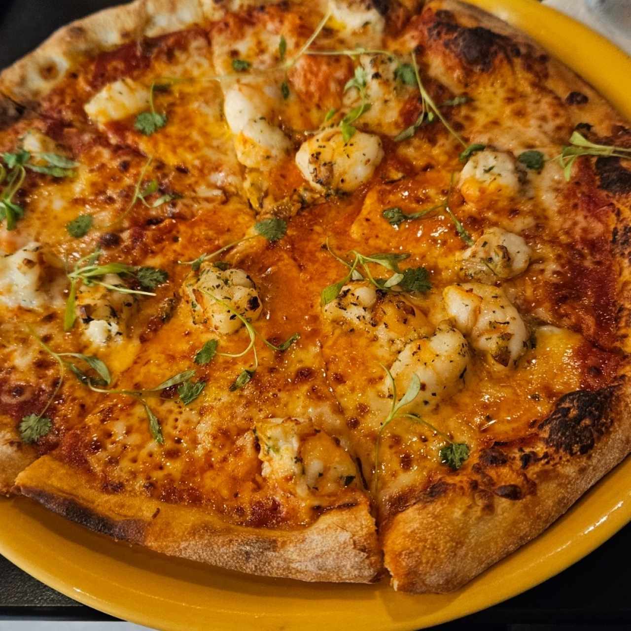 pizza de langostinos, masa madre