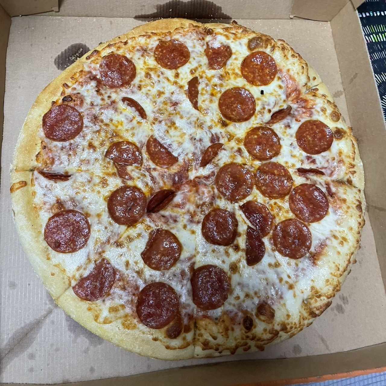 Pizza con Pepperoni Familiar