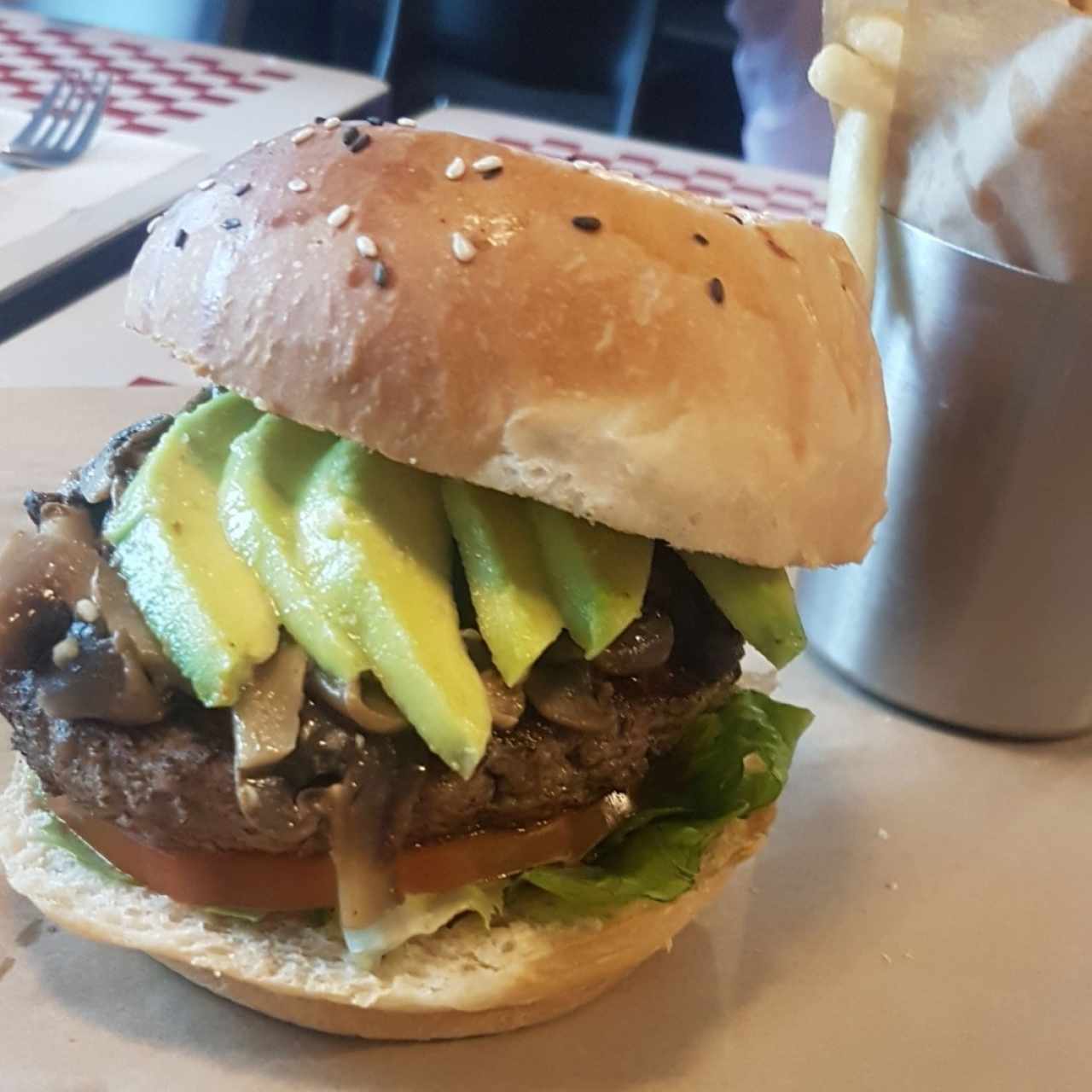 Champi Burguer con extra aguacate