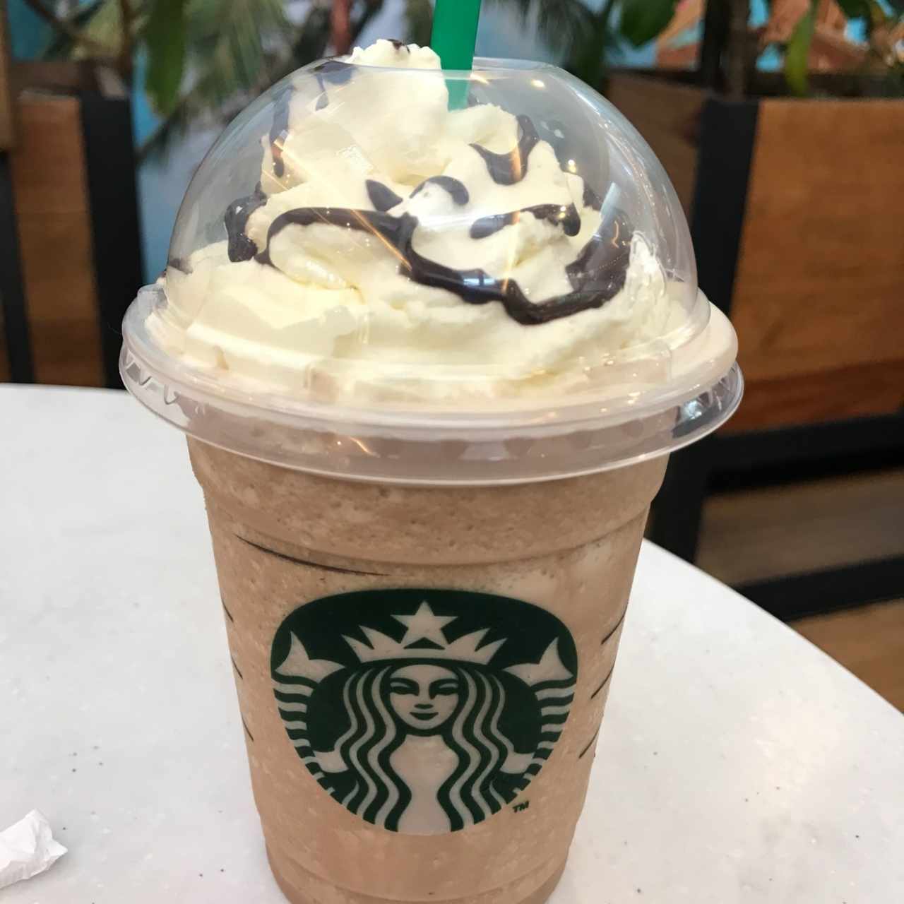 mocha frapuccino con extra toping de chocolate