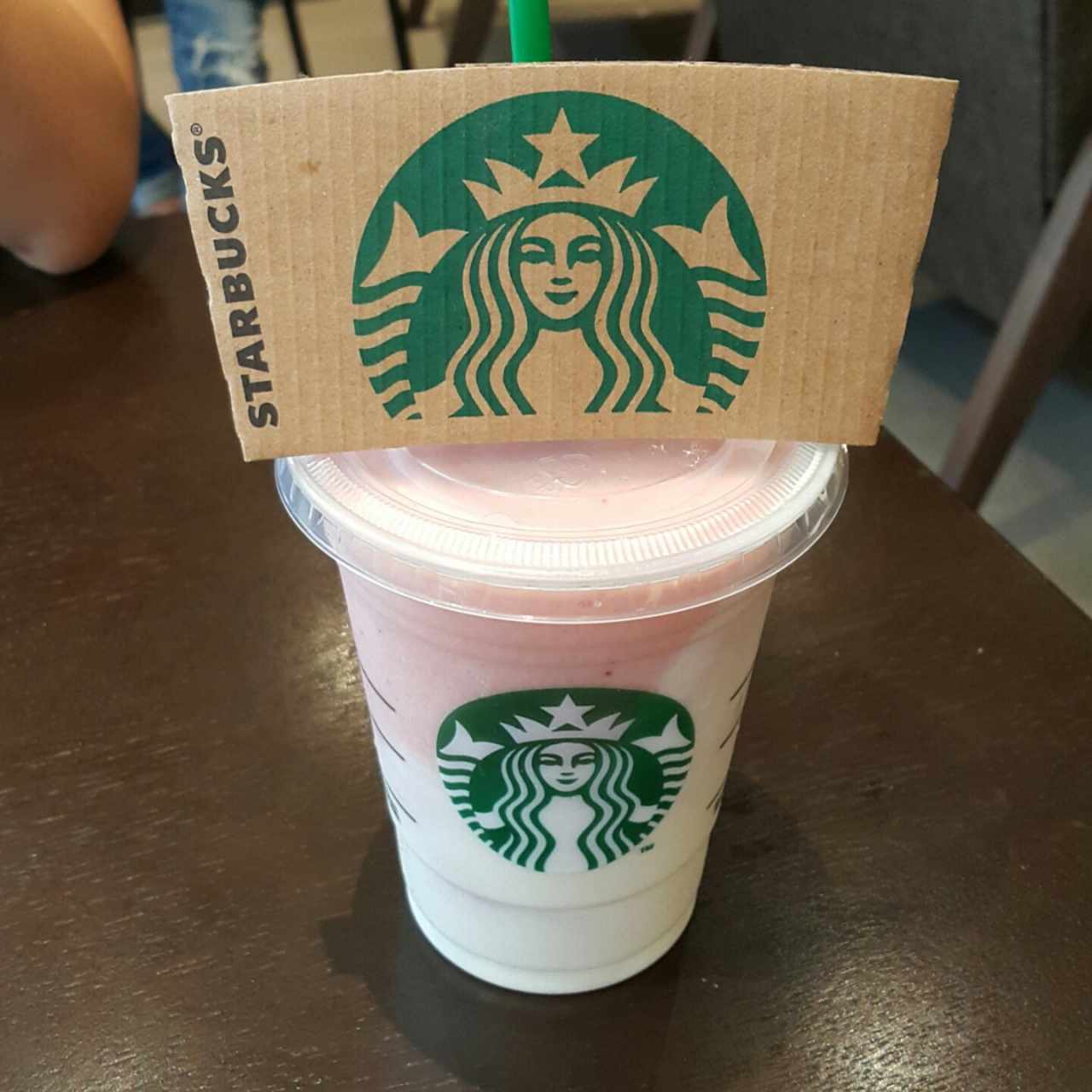 strawberry yogurt frapuccino