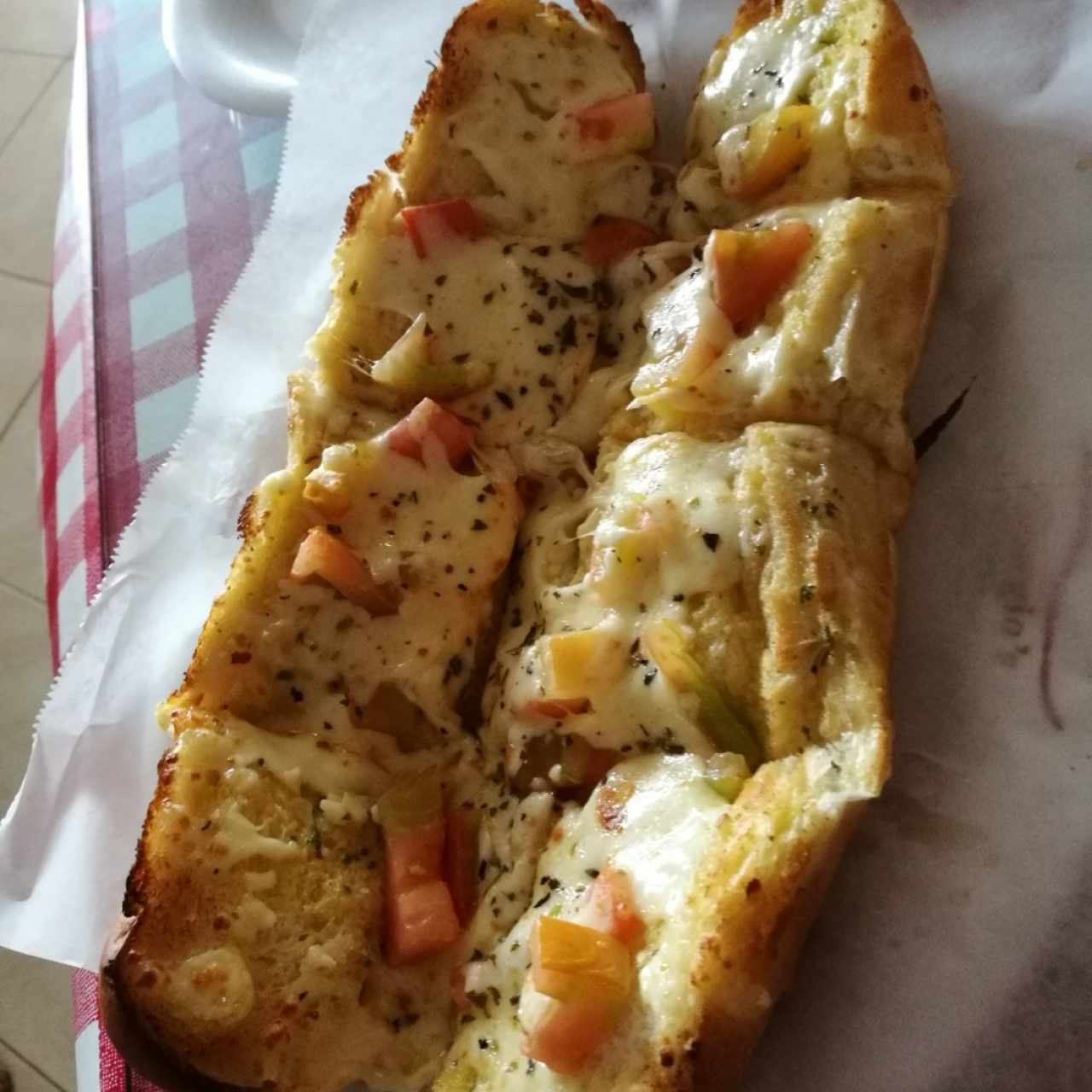 brocheta de queso y tomate