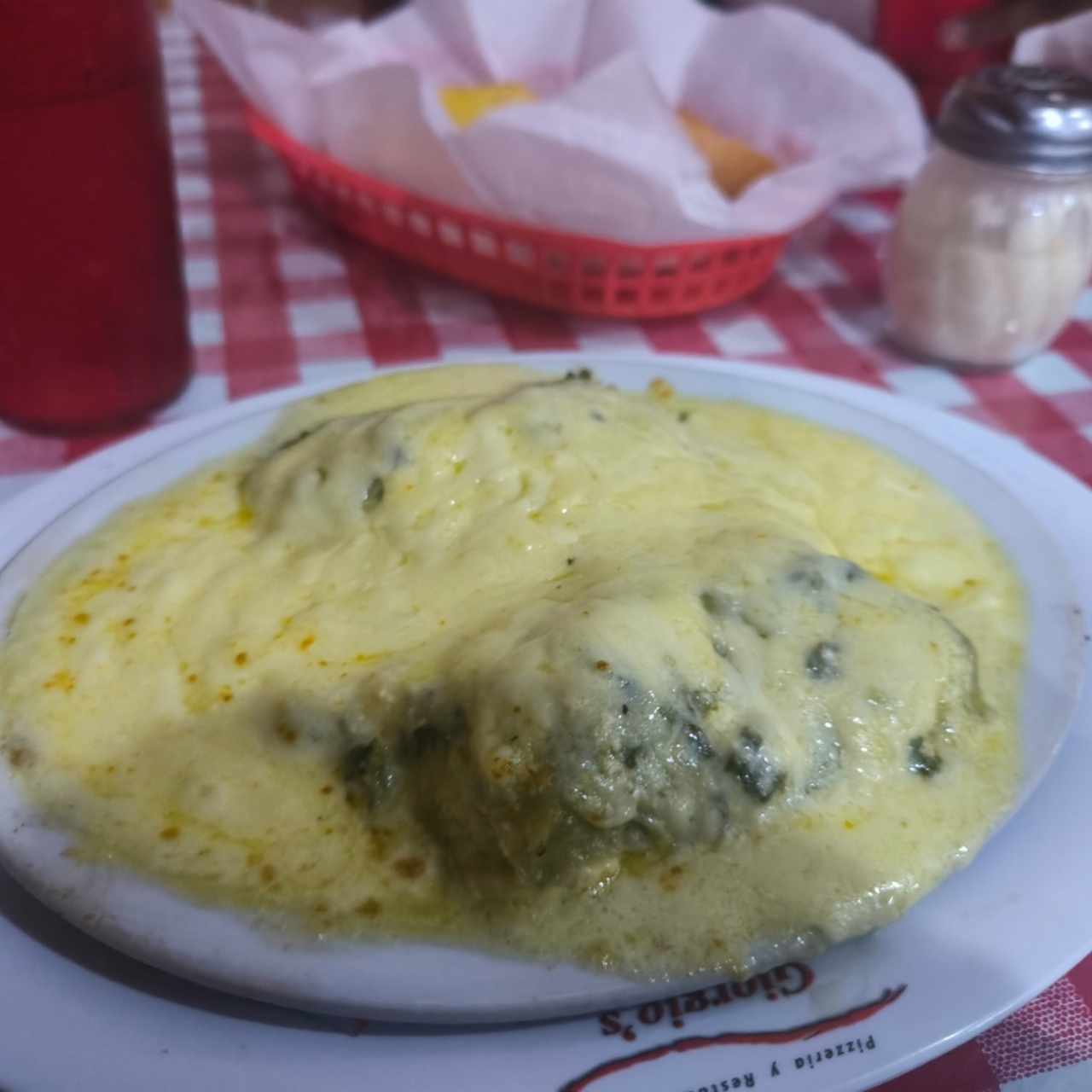 Lasagna de espinaca con salsa