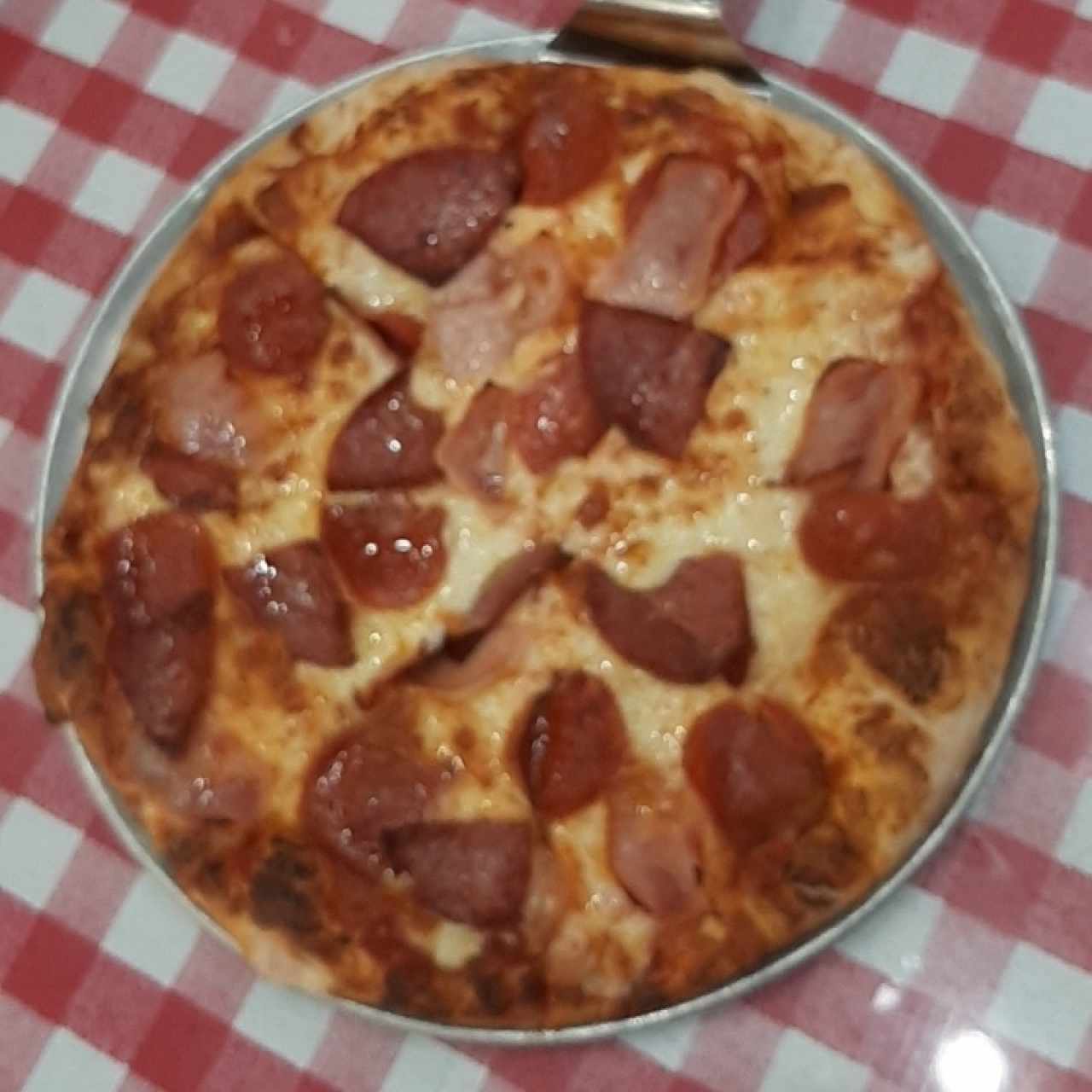 Pizza Giorgio's (combinación) mediana