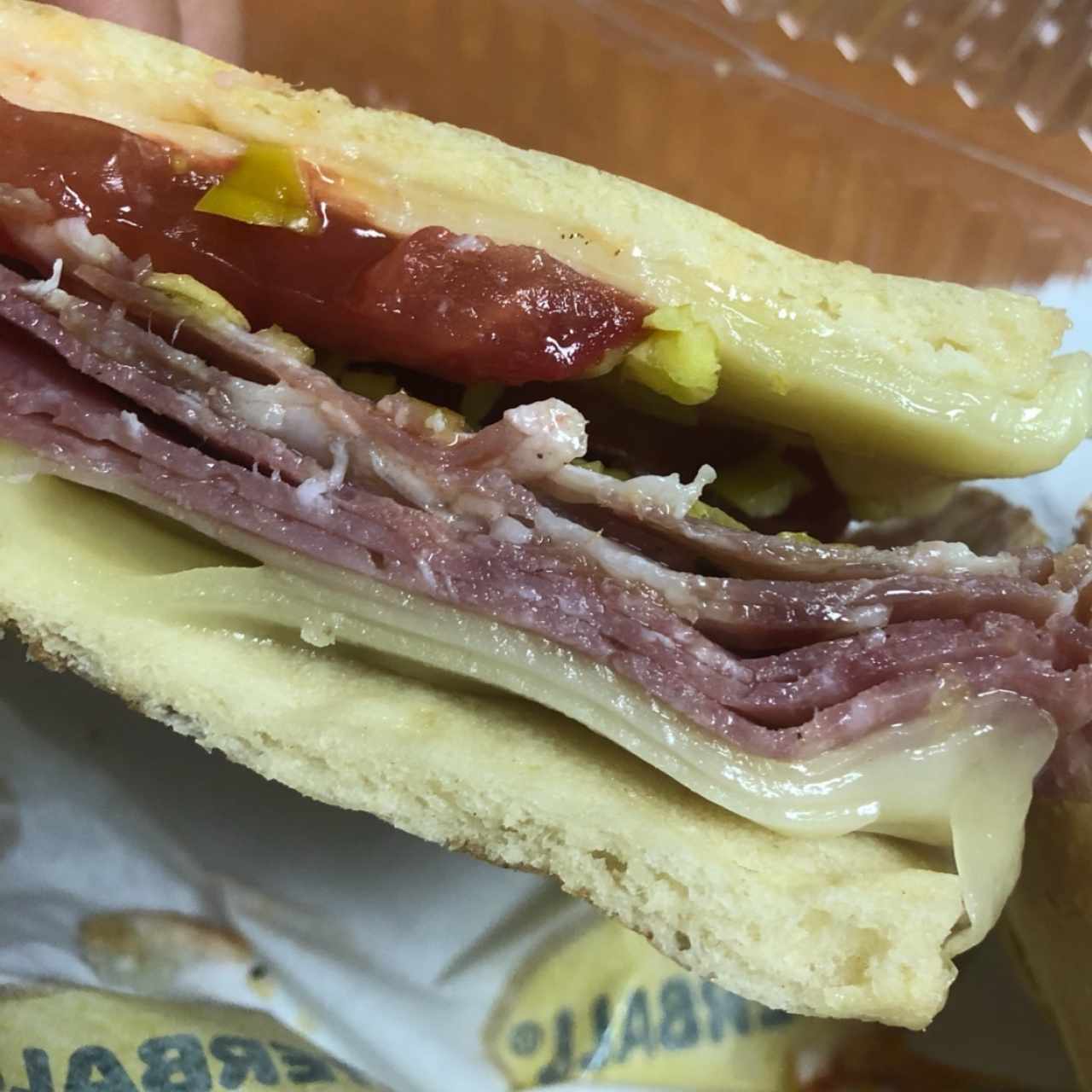 sandwich de queso y salami