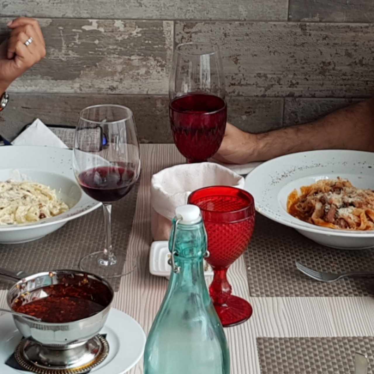 Fetuccini con hongos y Linguini con carne