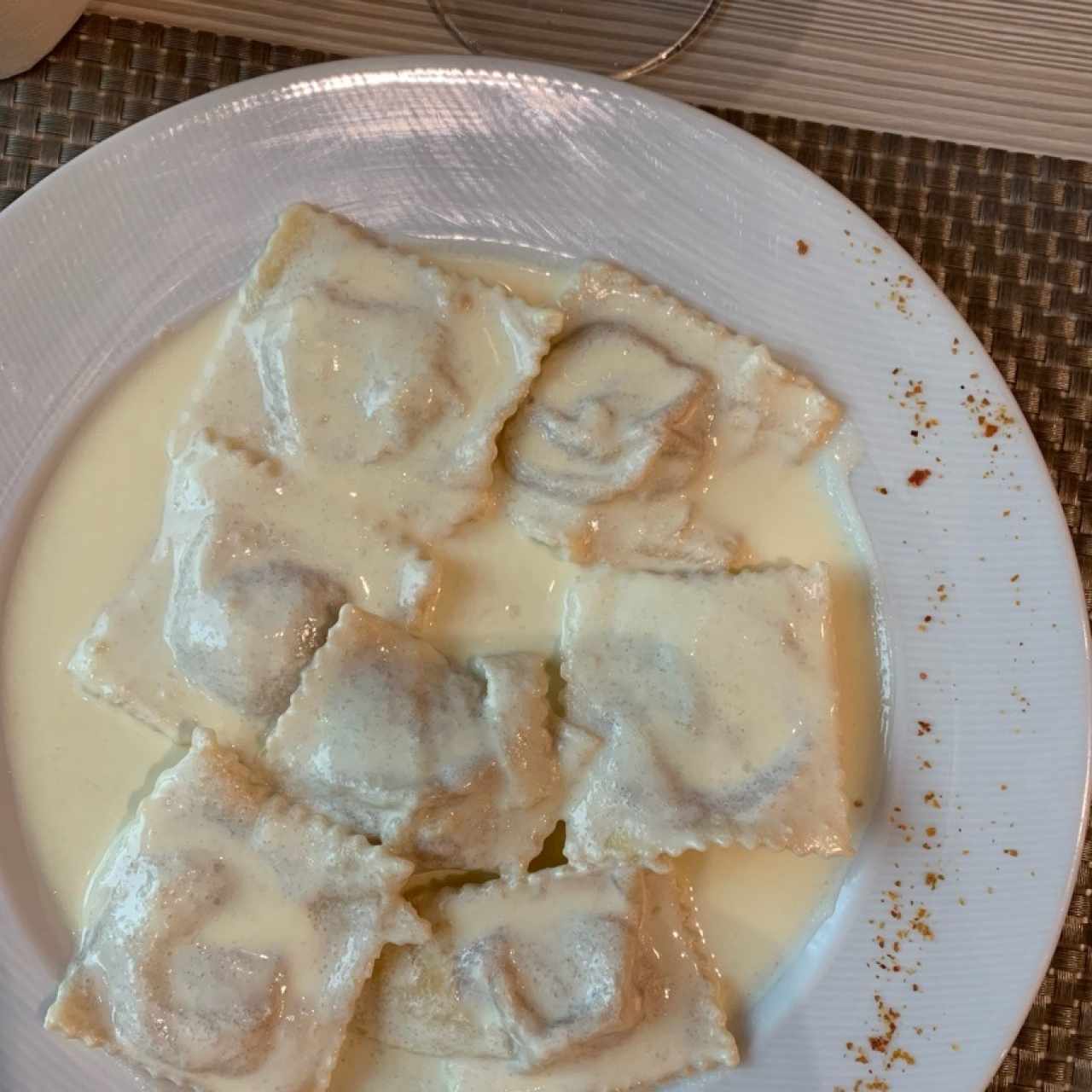 Raviolis de Salmon a la champagne