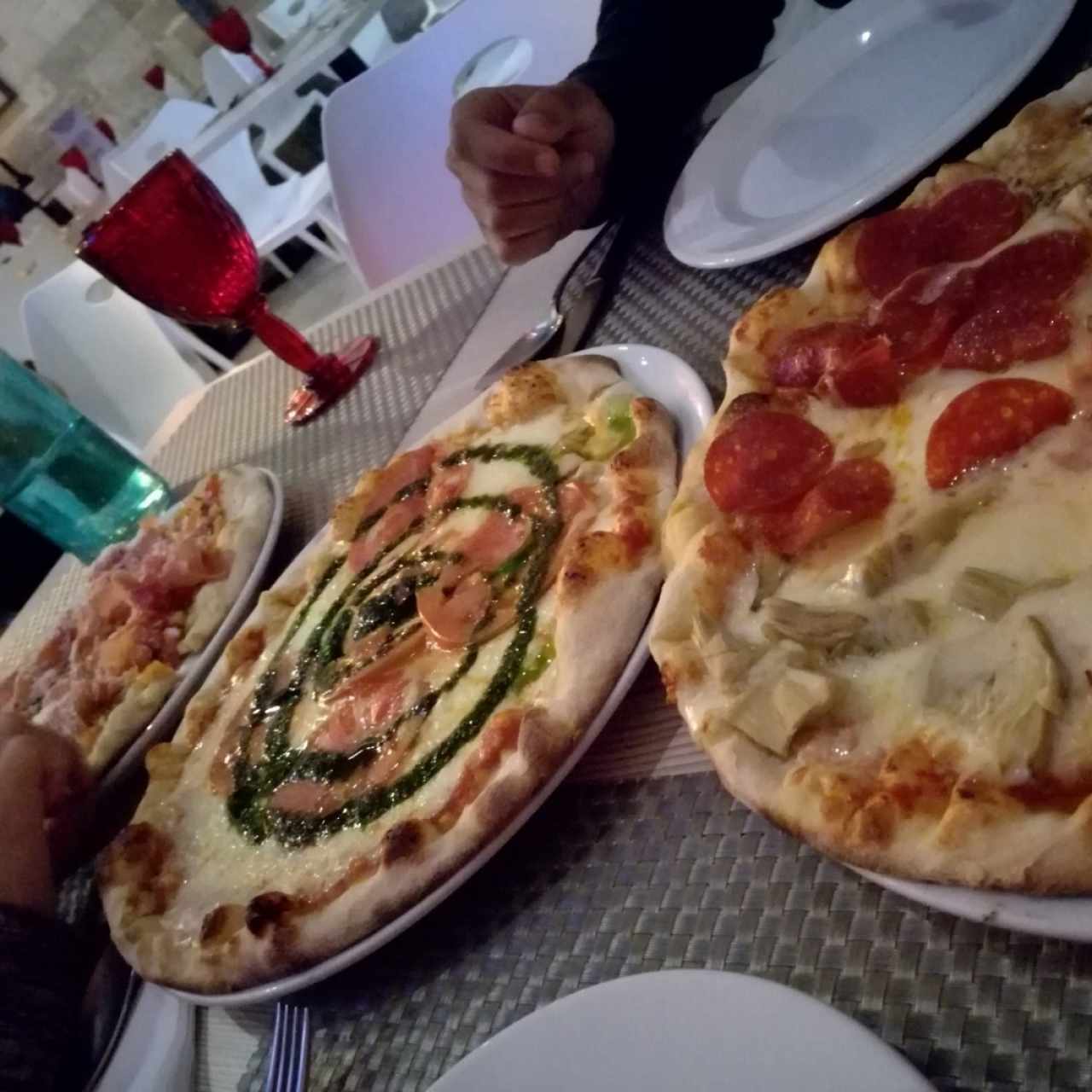 pizza capresa, pizza 4 estaciones, foccasia rellena