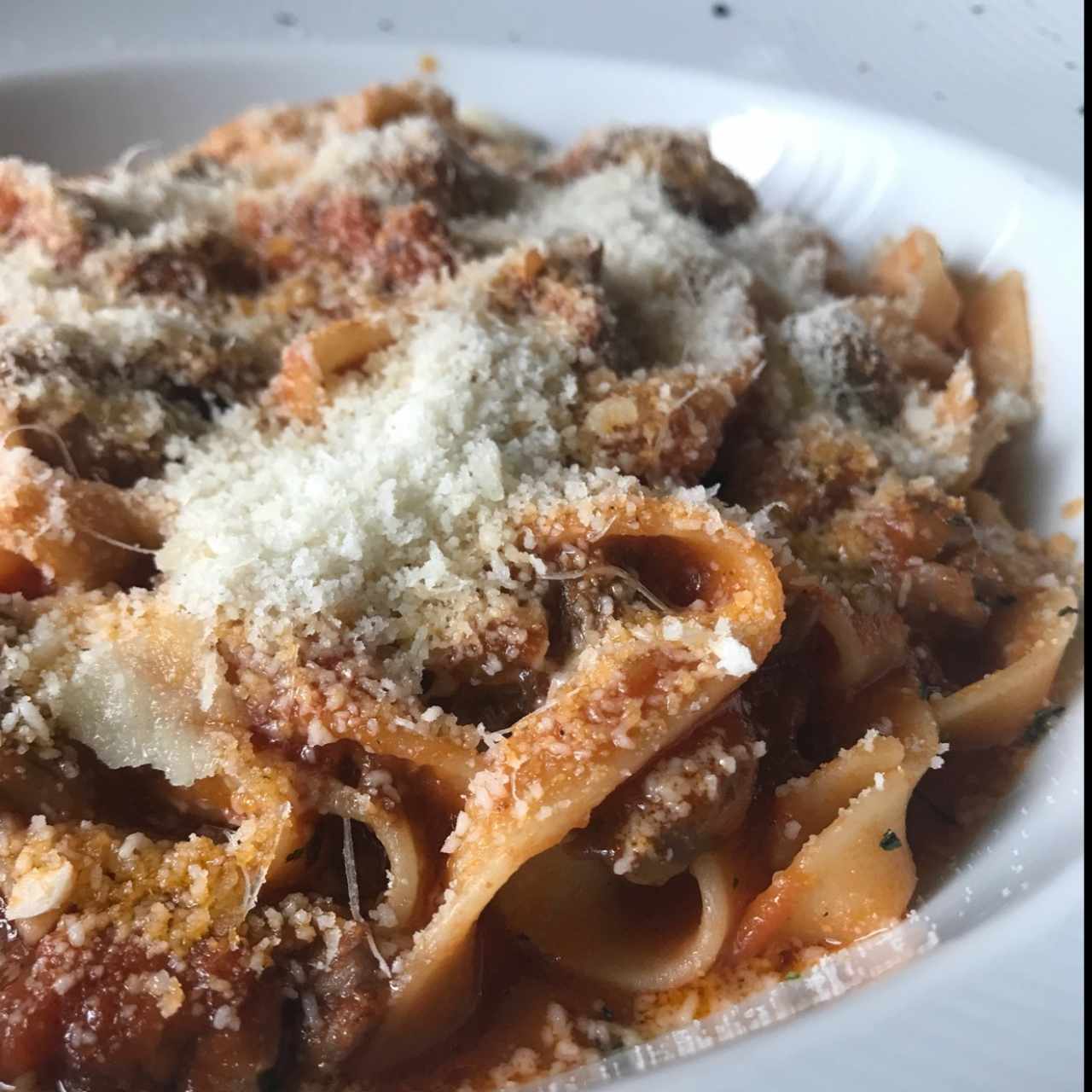 fettucinni spuntino con carne y pomodori