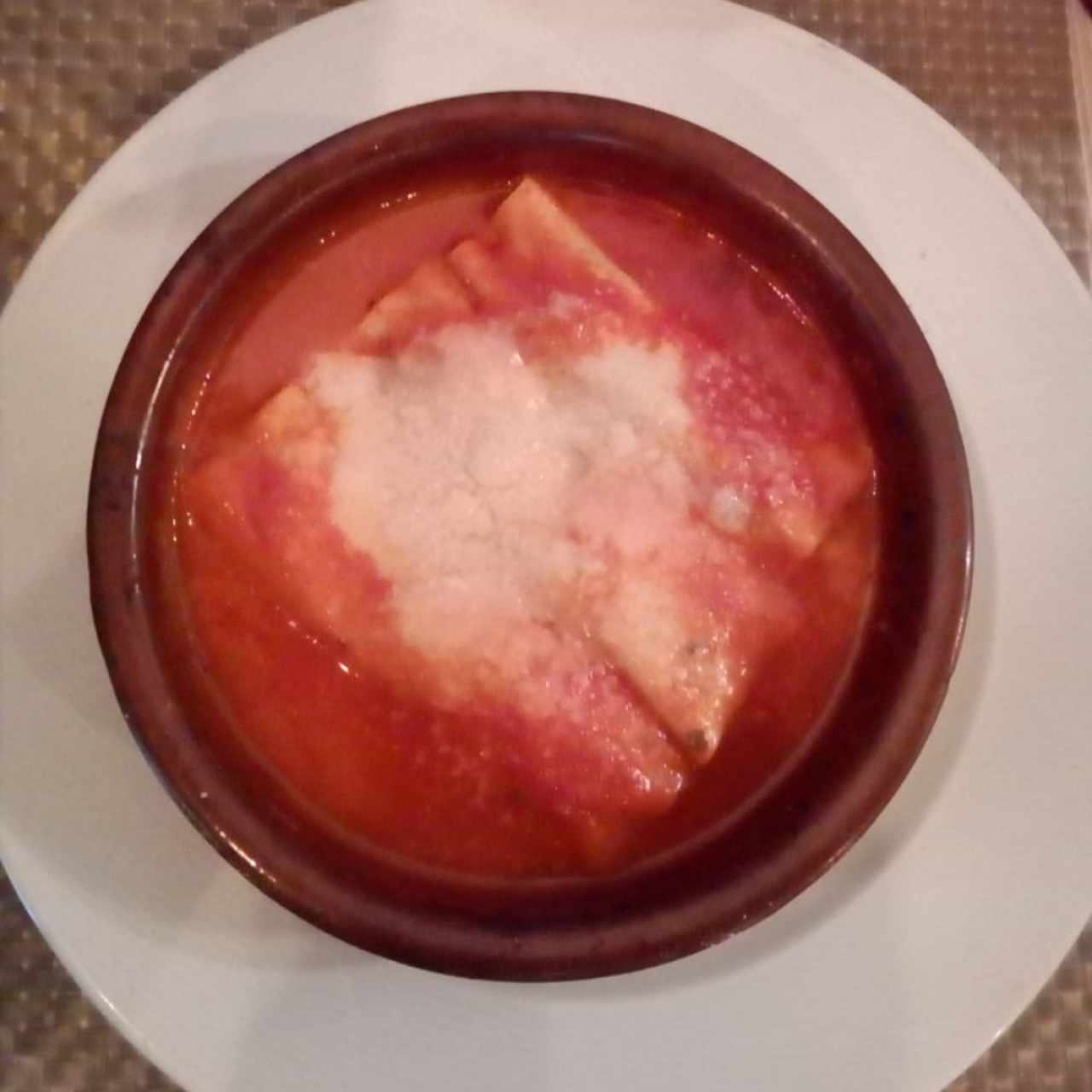 Cannelloni de Ricotta y Espinaca al Pomodoro