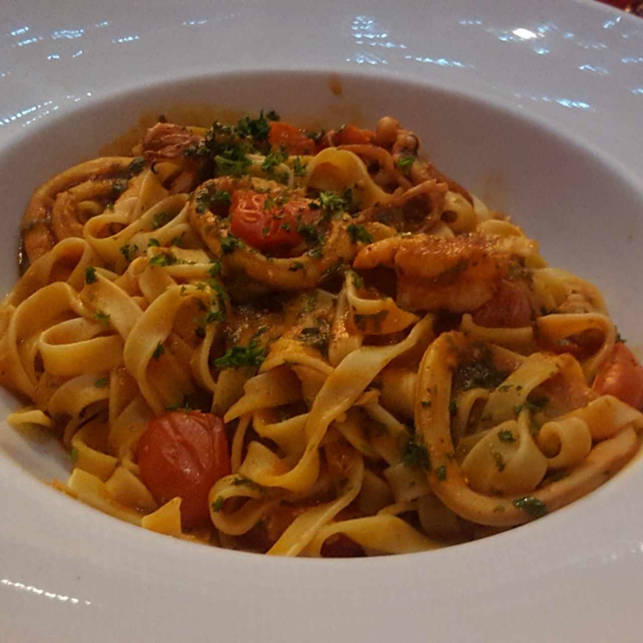 Fettuccine con Frutti di Mare al oleo