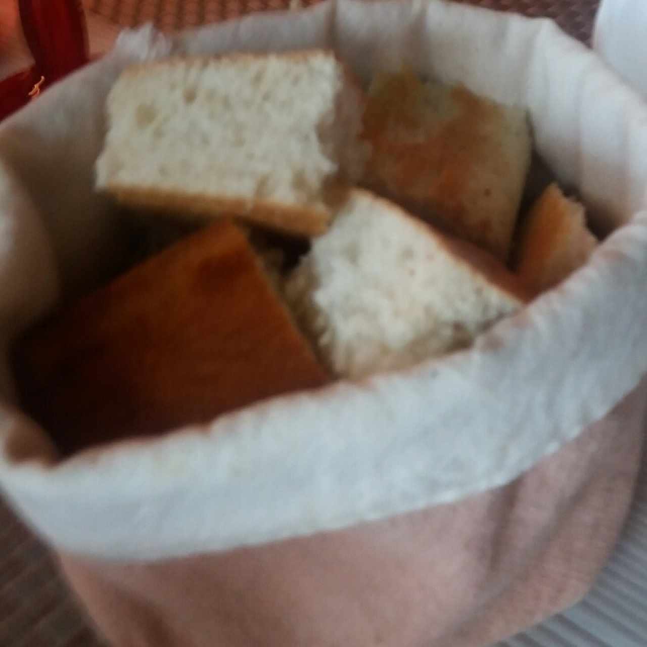 canasta de pan de la casa