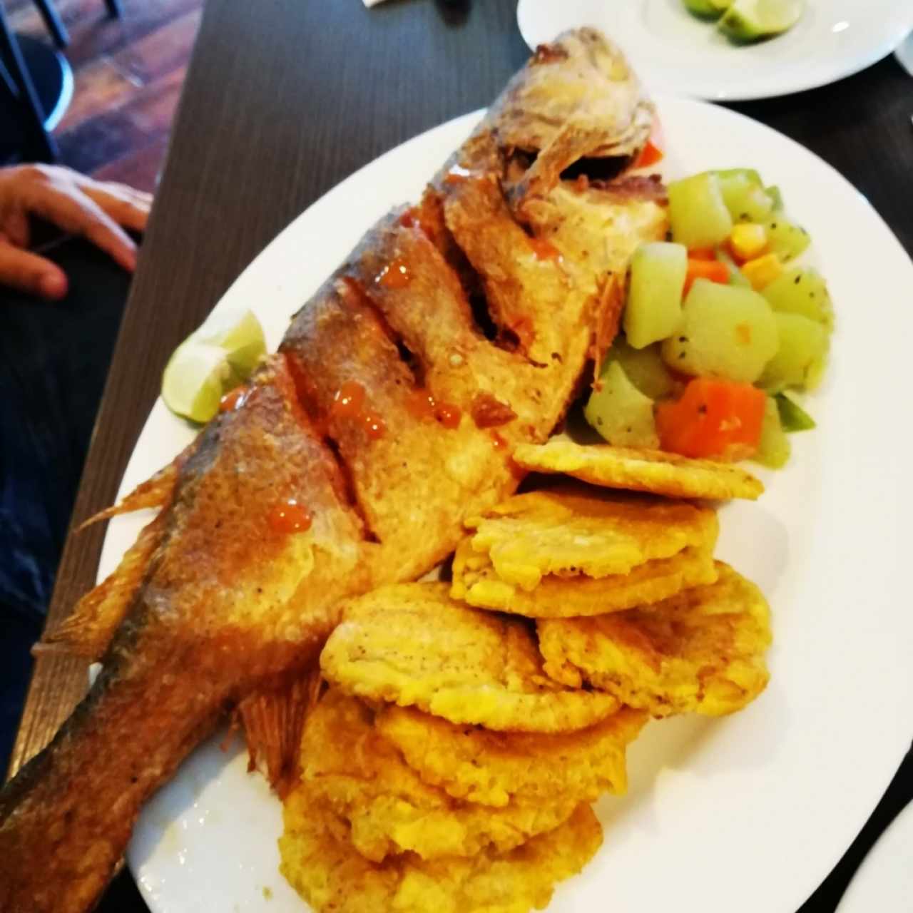 Corvina frita con patacones