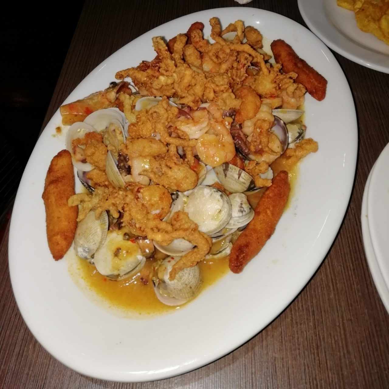 mixto de marisco al ajillo