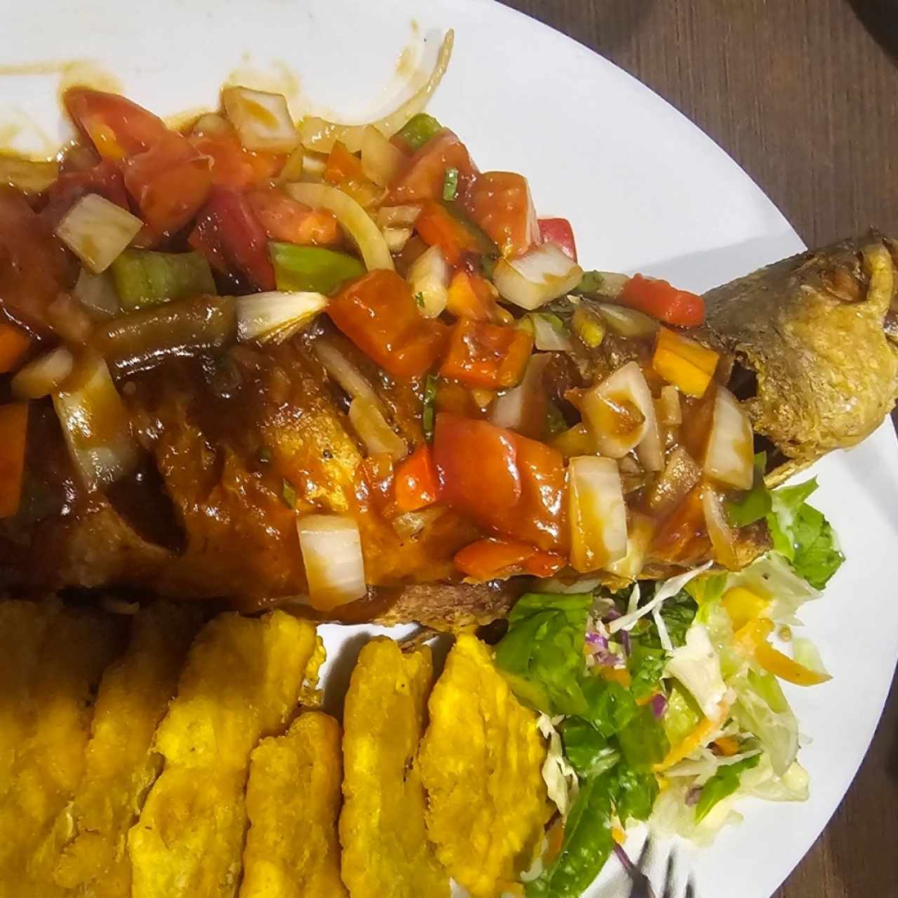 Corvina Entera Frita o en Salsa Criolla