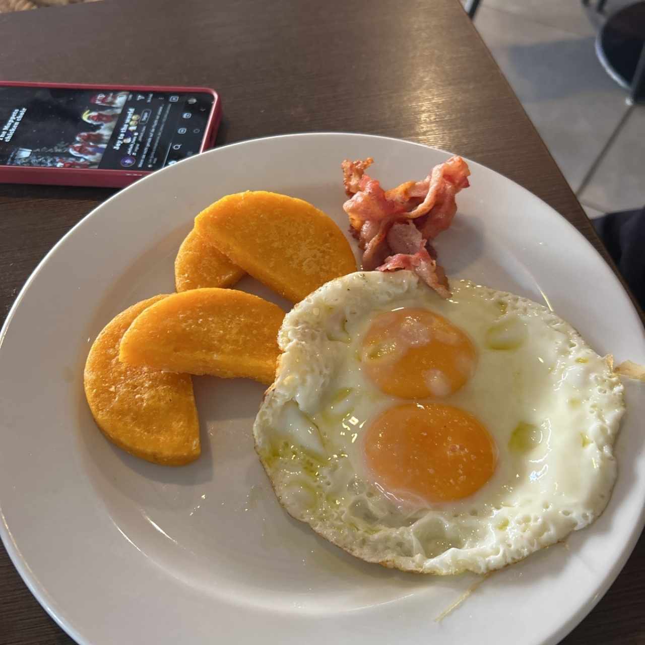 Huevo fritos con tortulla 