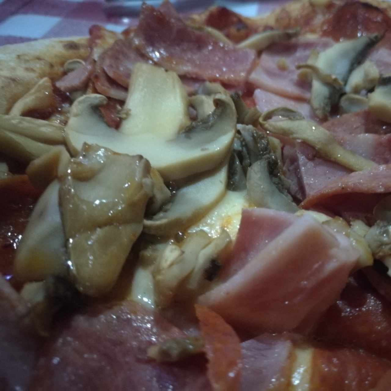 Pizza Giorgios (mucho de todo)