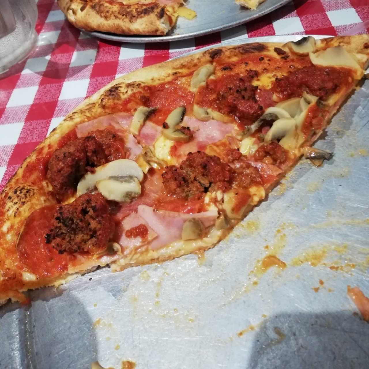 pizza Don Giorgios.. o lo que queda de ella!! 