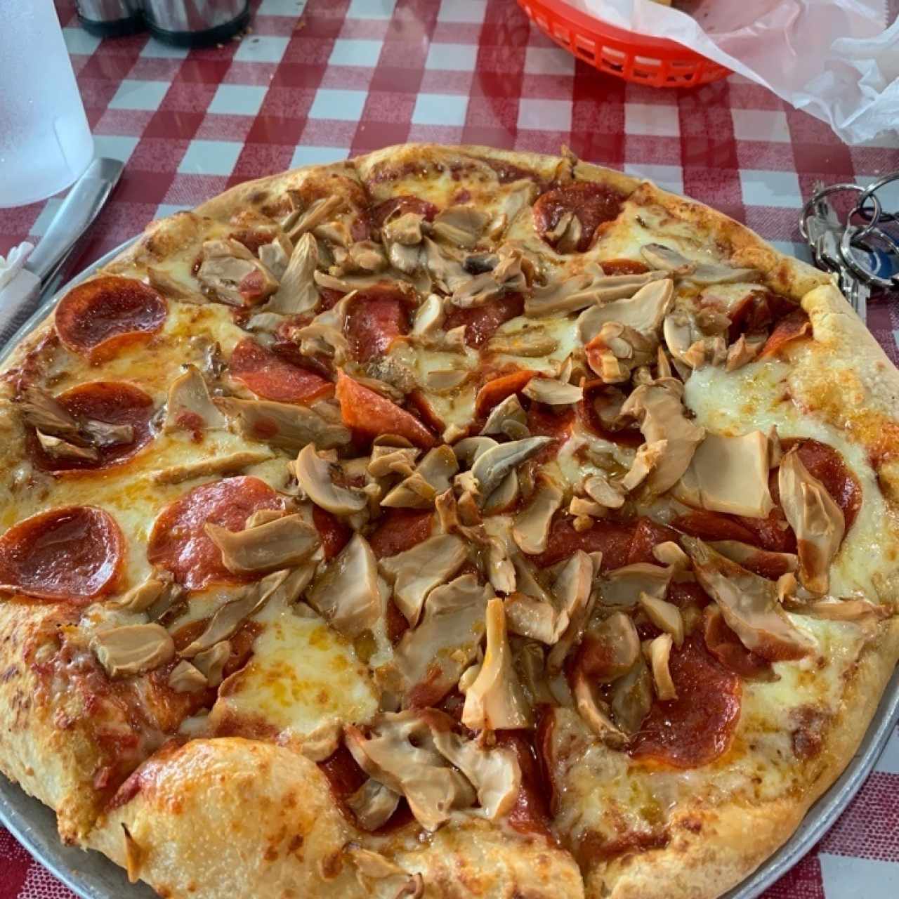 Pizza de Peperonni y Hongos