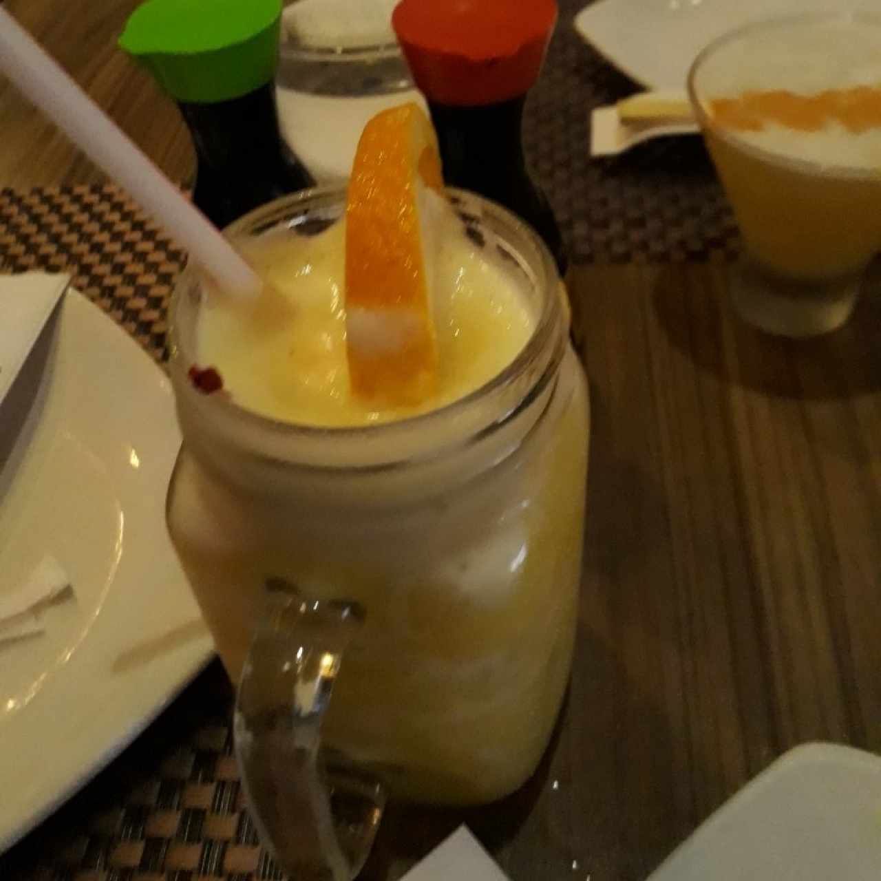 coctel de piña con naranja